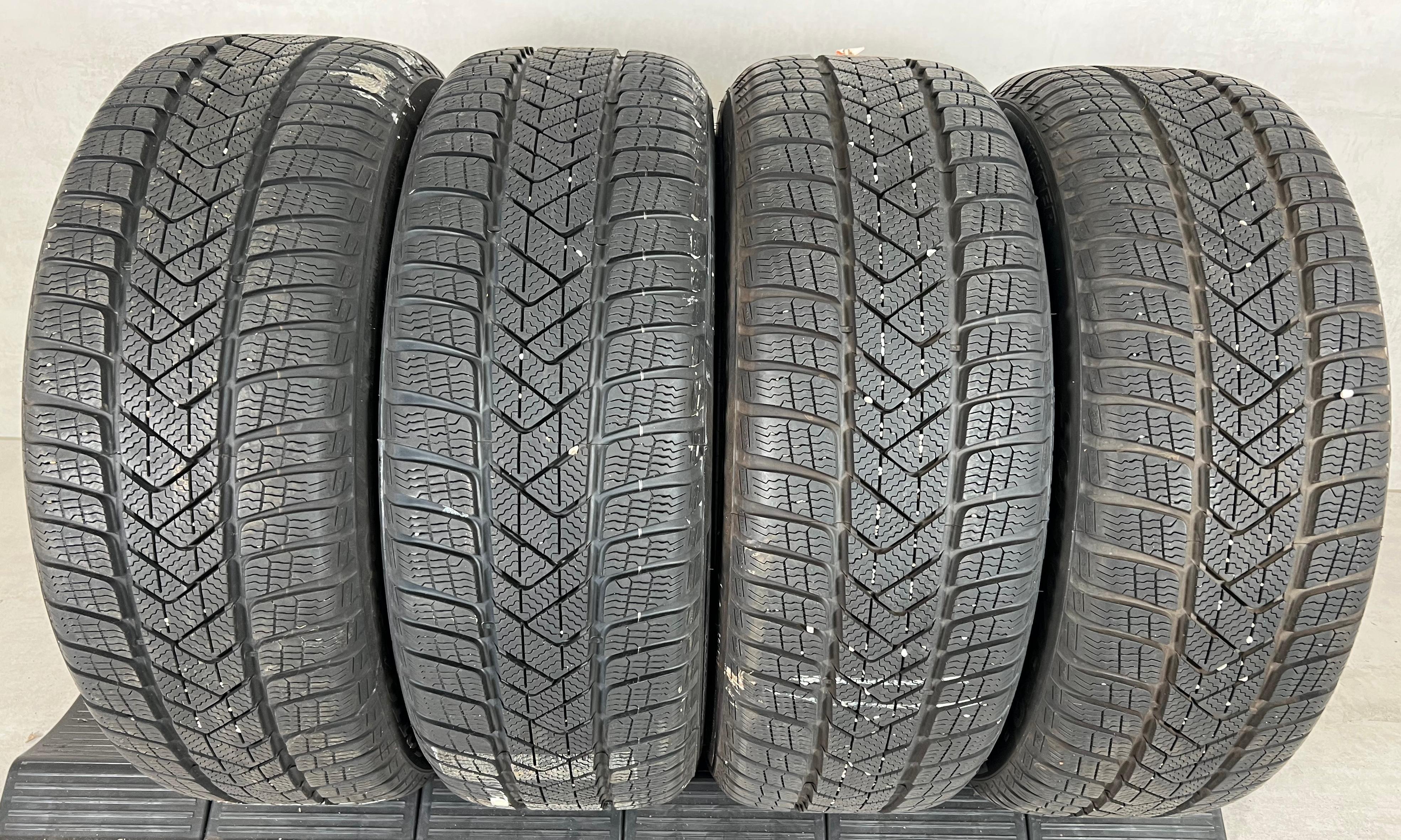 4 x 225/45R19 96V pneumatici invernali Pirelli Sottozero 3 Runflat 7-7,5mm 2020 *