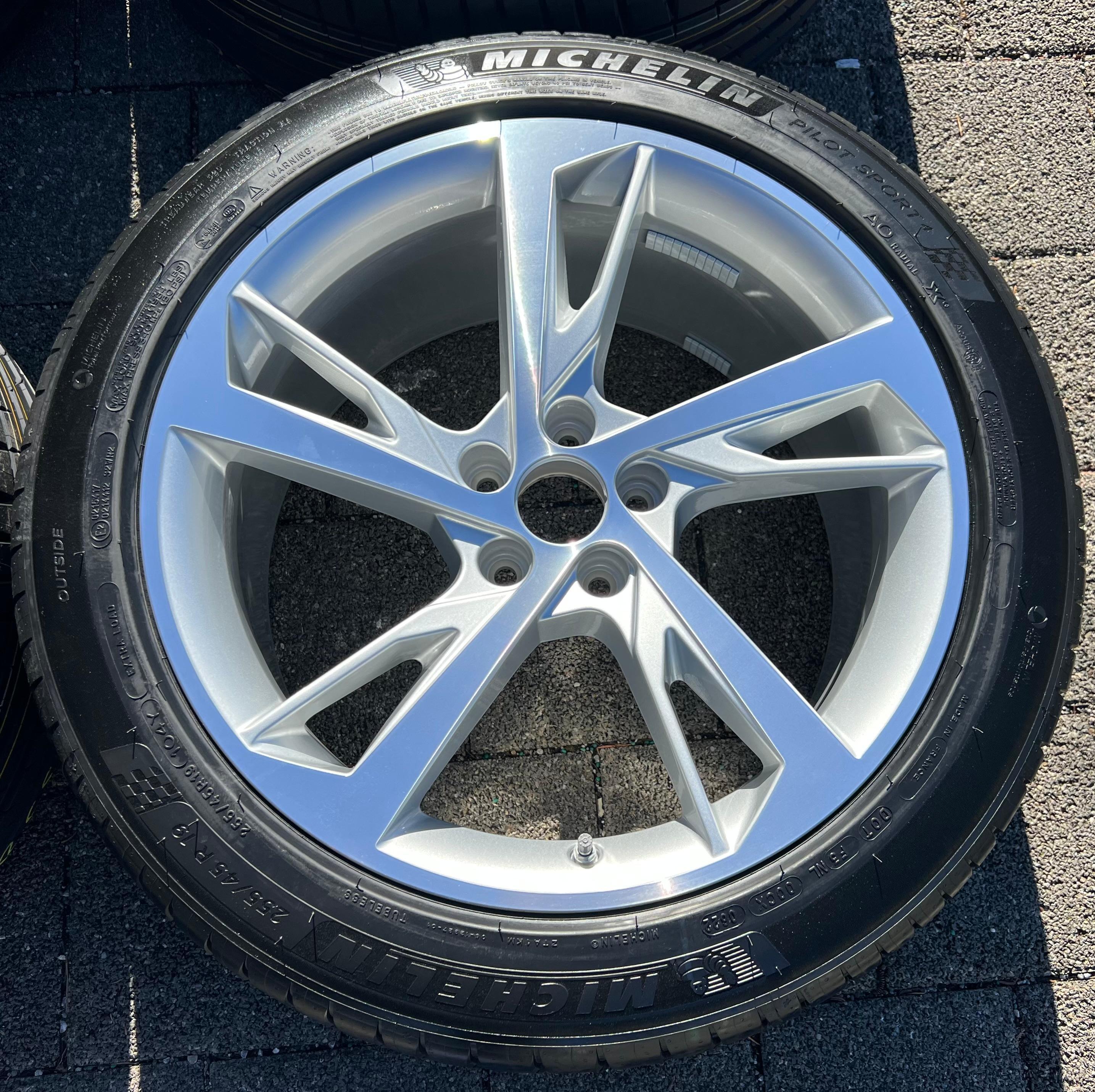 4 RUEDAS DE VERANO ORIGINALES DE ALUMINIO DE 19" AUDI A8 4N 255/45R19 104Y 4N0601025AJ 2022 NUEVAS
