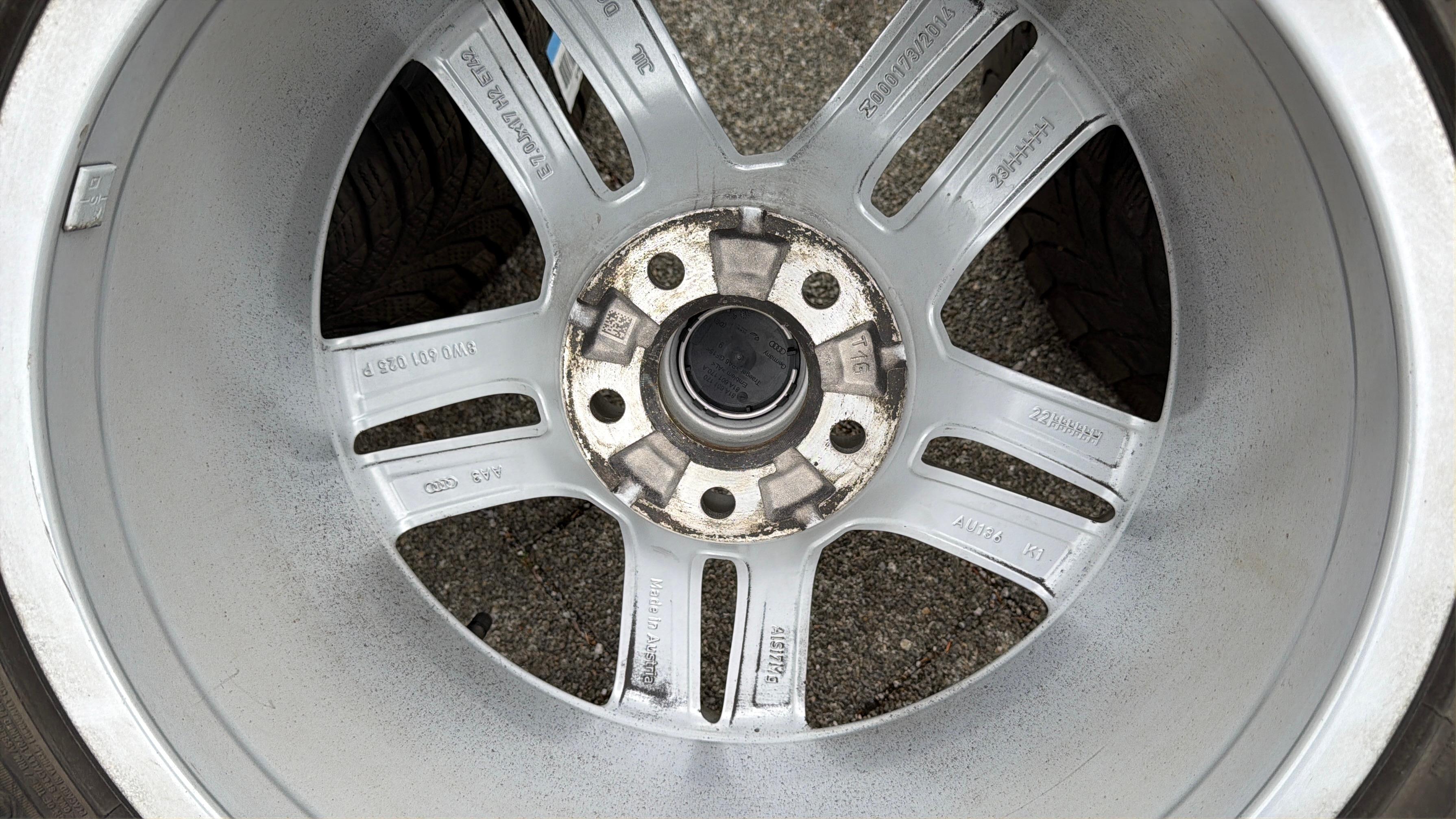 4 Original 17" Alufelgen Audi A4 8W B9 8W0601025P 7x17 ET42 Felgen