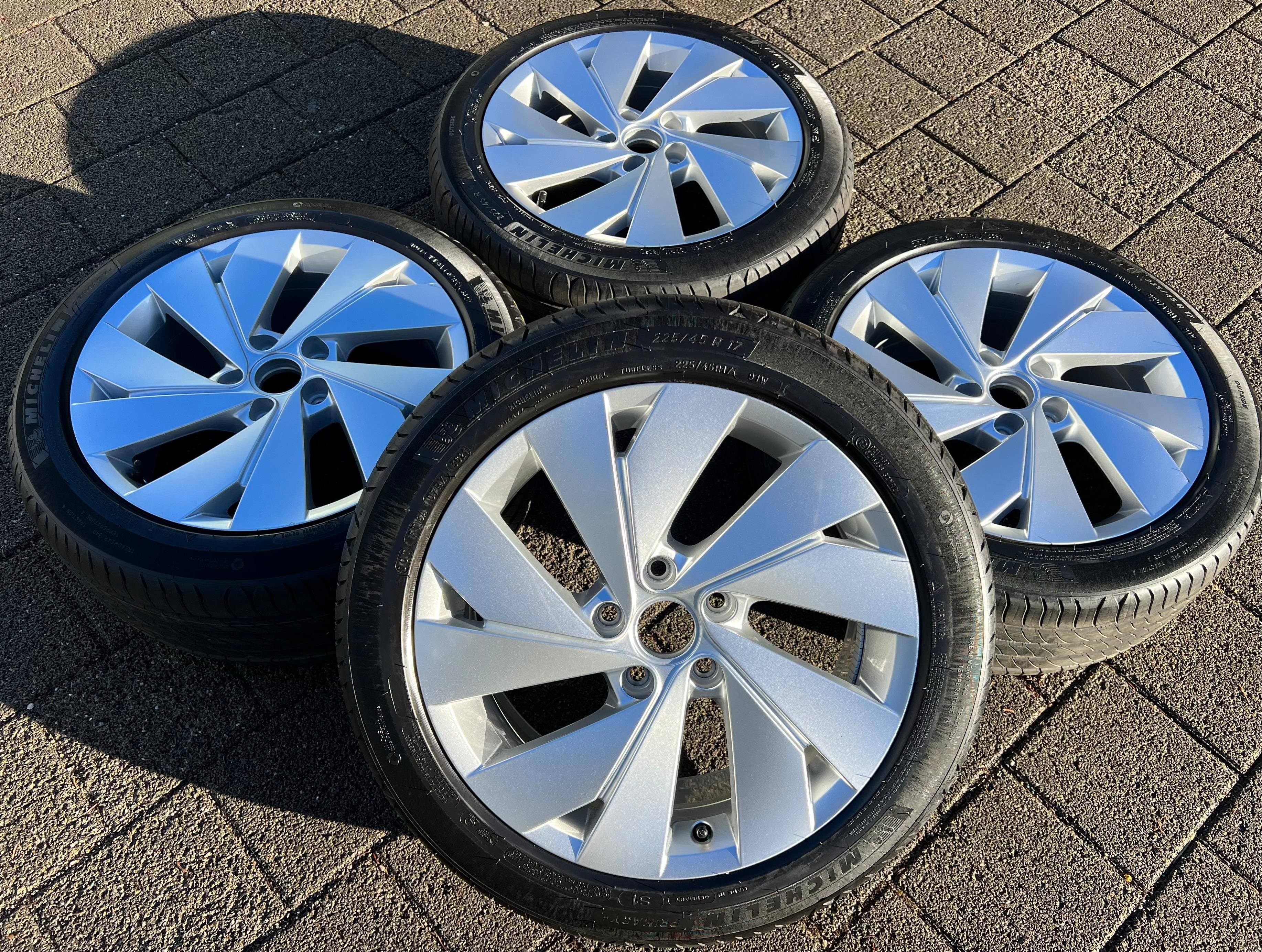 4 LLANTAS ORIGINALES DE VERANO DE ALUMINIO 17" VW GOLF 8 VIII 225/45R17 91W 2021 BELMONT ENTREGA GRATUITA
