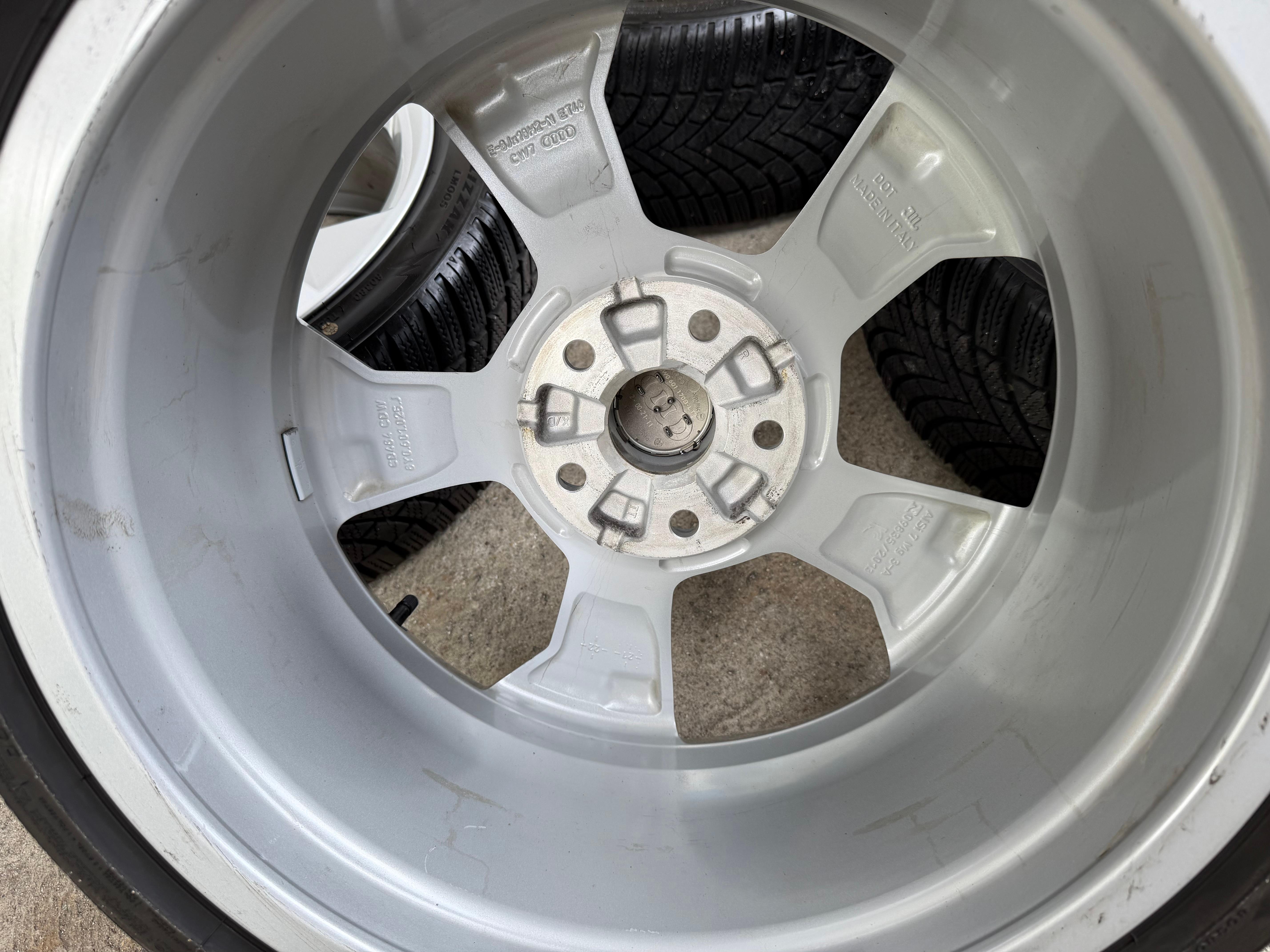 4 Original 18" Alu Winterräder Audi A3 S3 8Y 8Y0601025J 225/40R18 92V Bridgestone 2021
