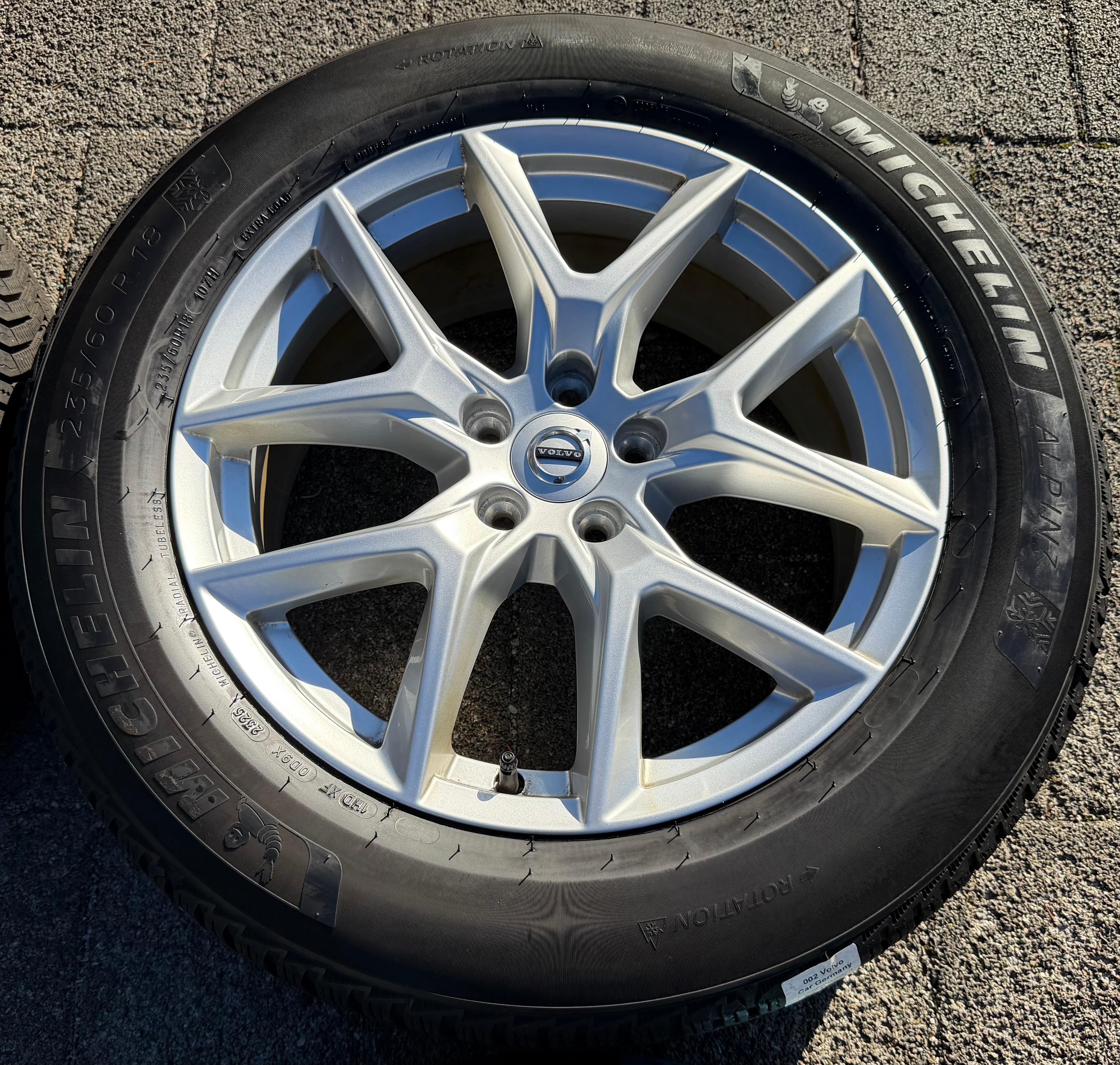 4 ruedas de invierno de aleación originales de 18" Volvo XC60 II 31423851 235/60R18 107H Michelin 2025