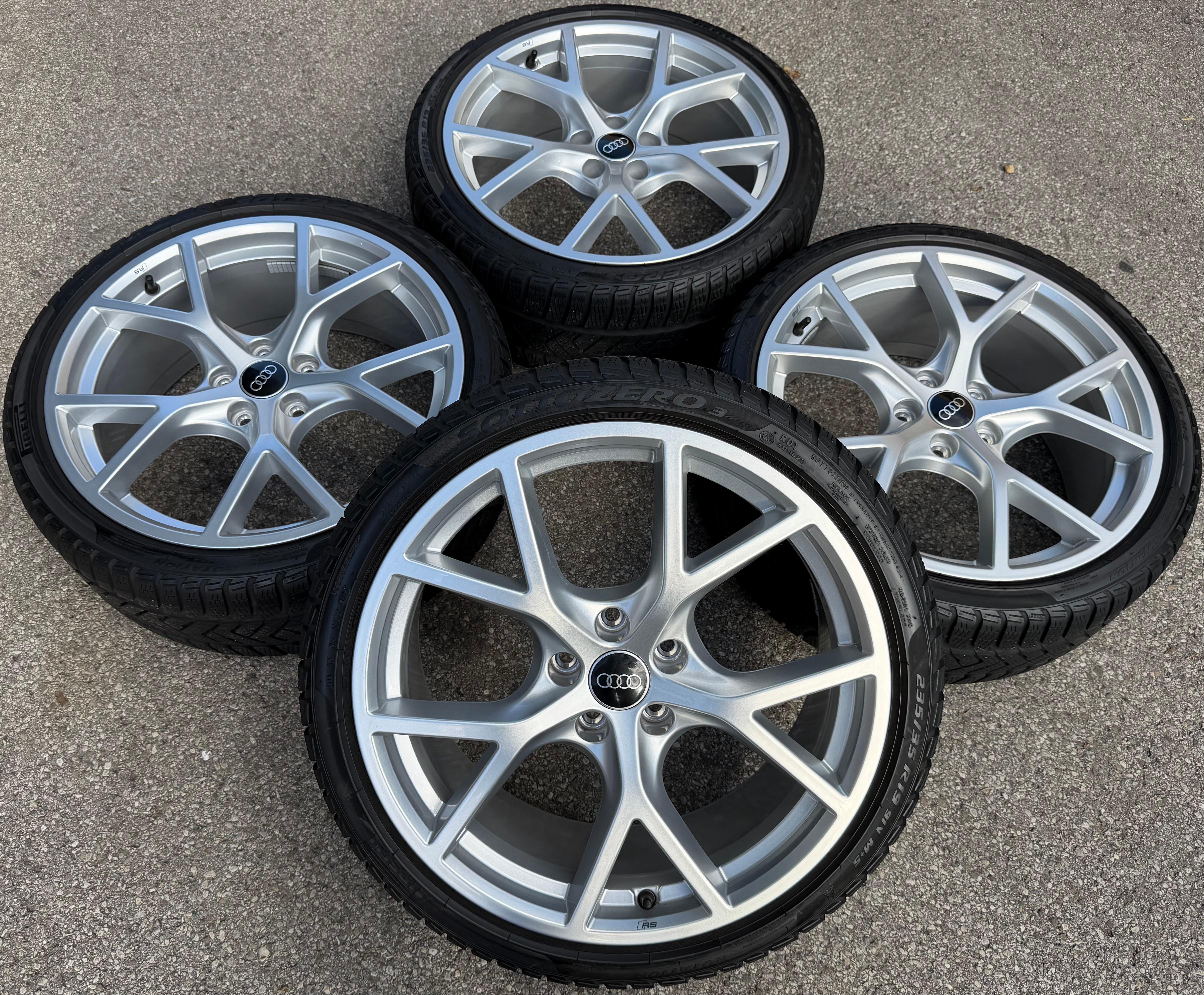 4 ruedas de invierno de aluminio originales de 19" para Audi RS3 8Y 8Y0601025BT 235/35R19 91V PIRELLI