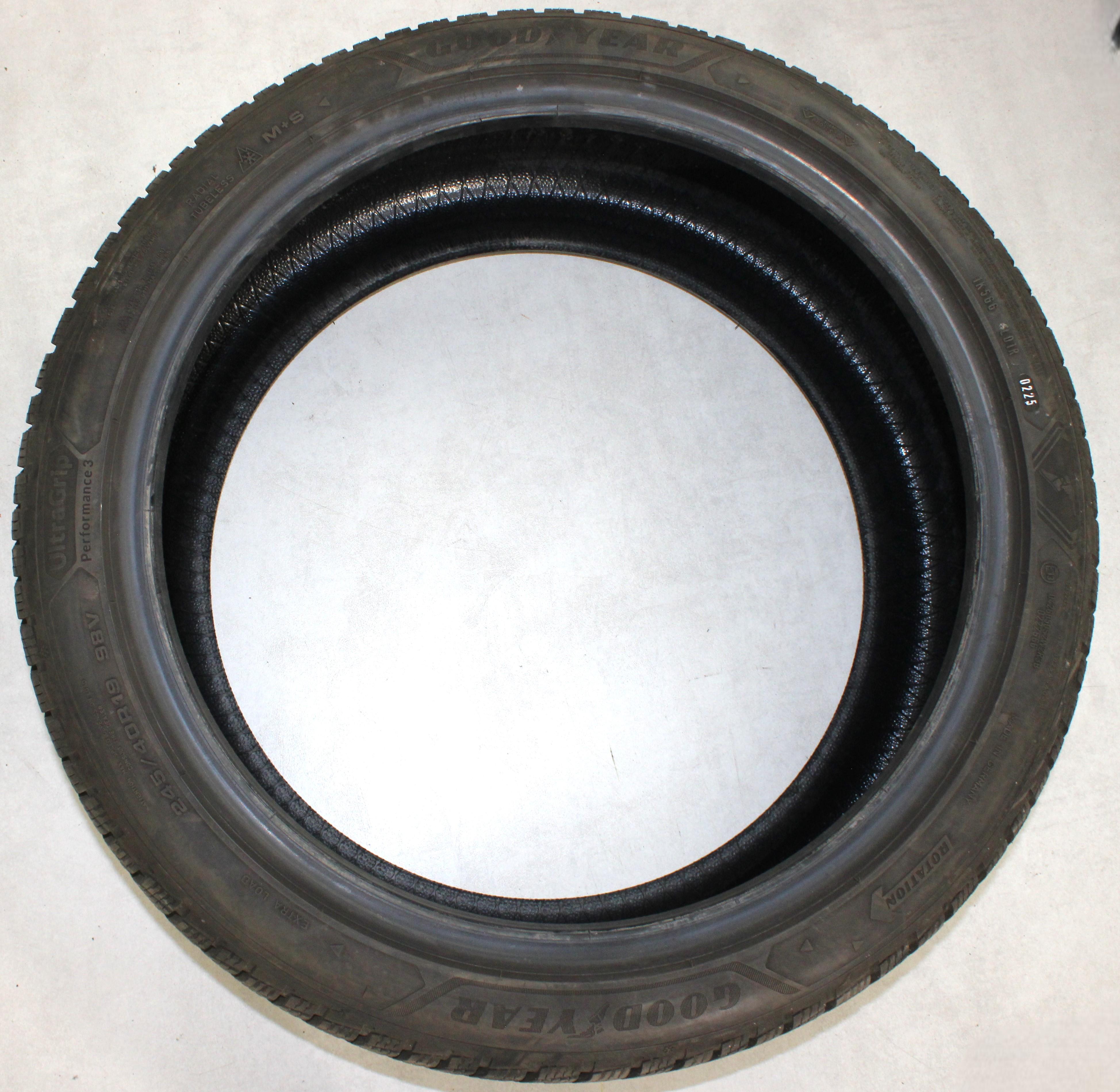 1 x 245/40R19 98V Winterreifen Goodyear Ultra Grip Performance 3 7mm 2025 XL