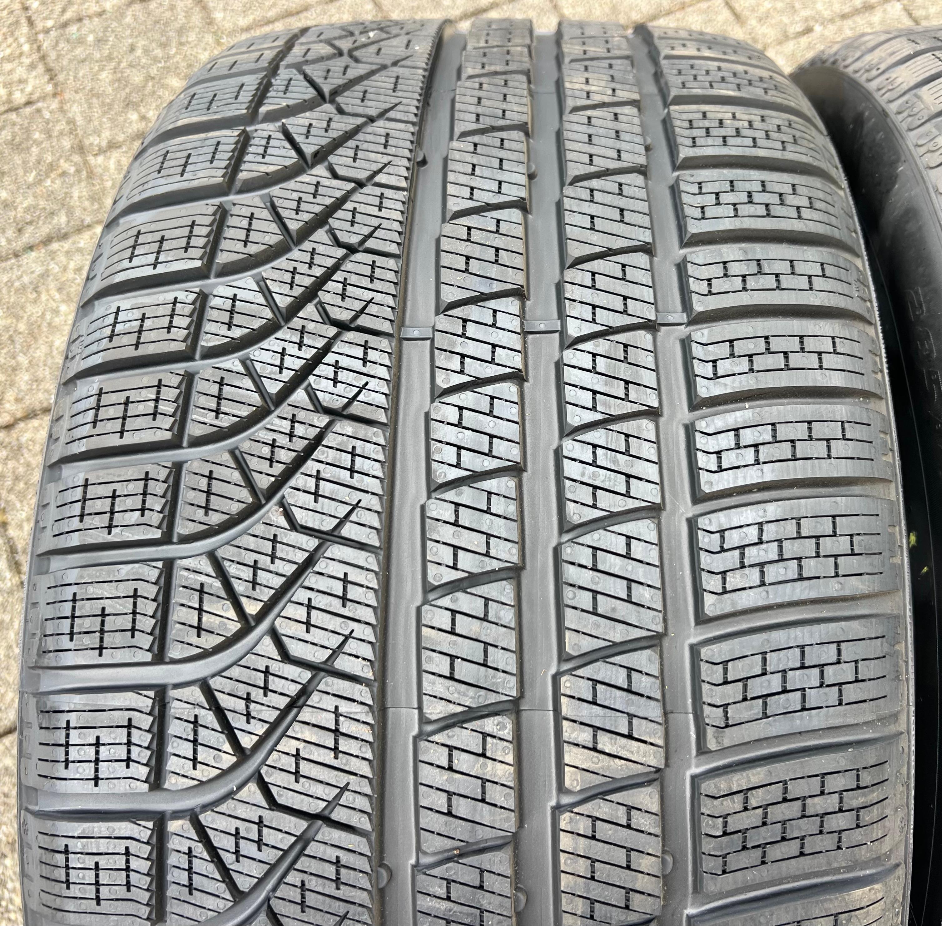 2 x 285/40R19 107V Winterreifen Pirelli Pzero Winter MO NEU 2019