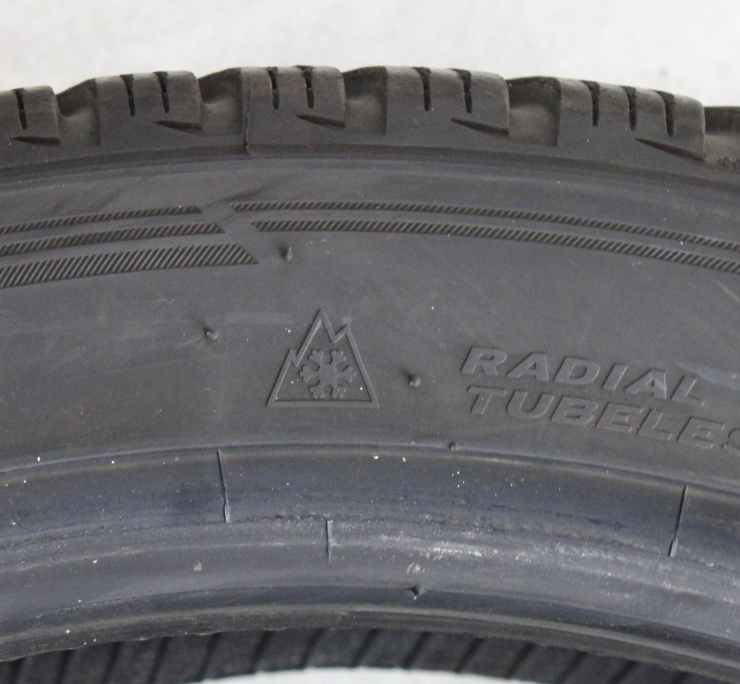 4 x 245/40R19 98V Winterreifen Hankook Winter I*Cept Evo 3 2x5,5-6mm/2x6-6,5mm 2023
