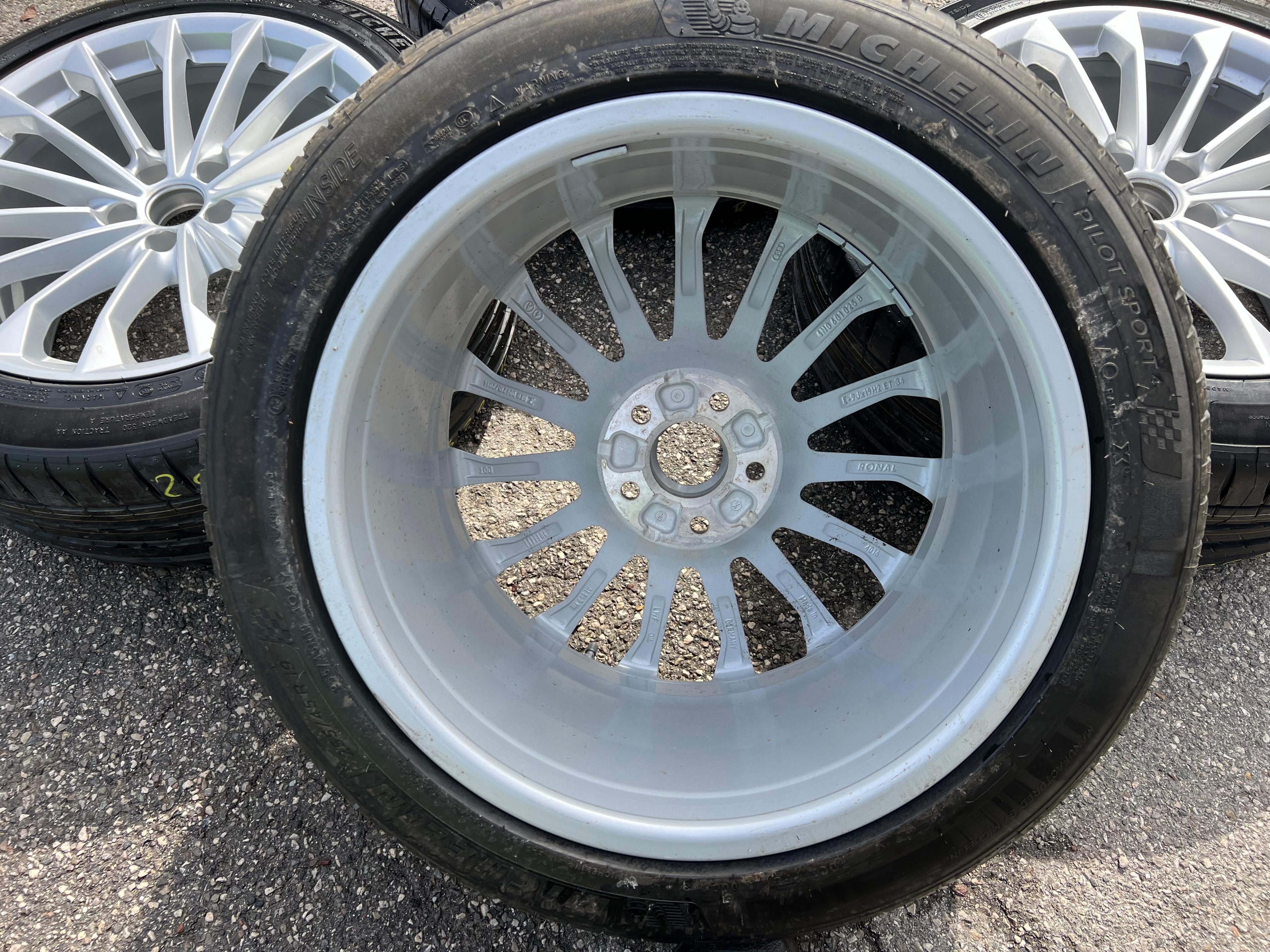 4 ORIGINAL 19" ALU SOMMERRÄDER AUDI A8 4N 255/45R19 104Y 4N0601025B TOP FREIHAUS