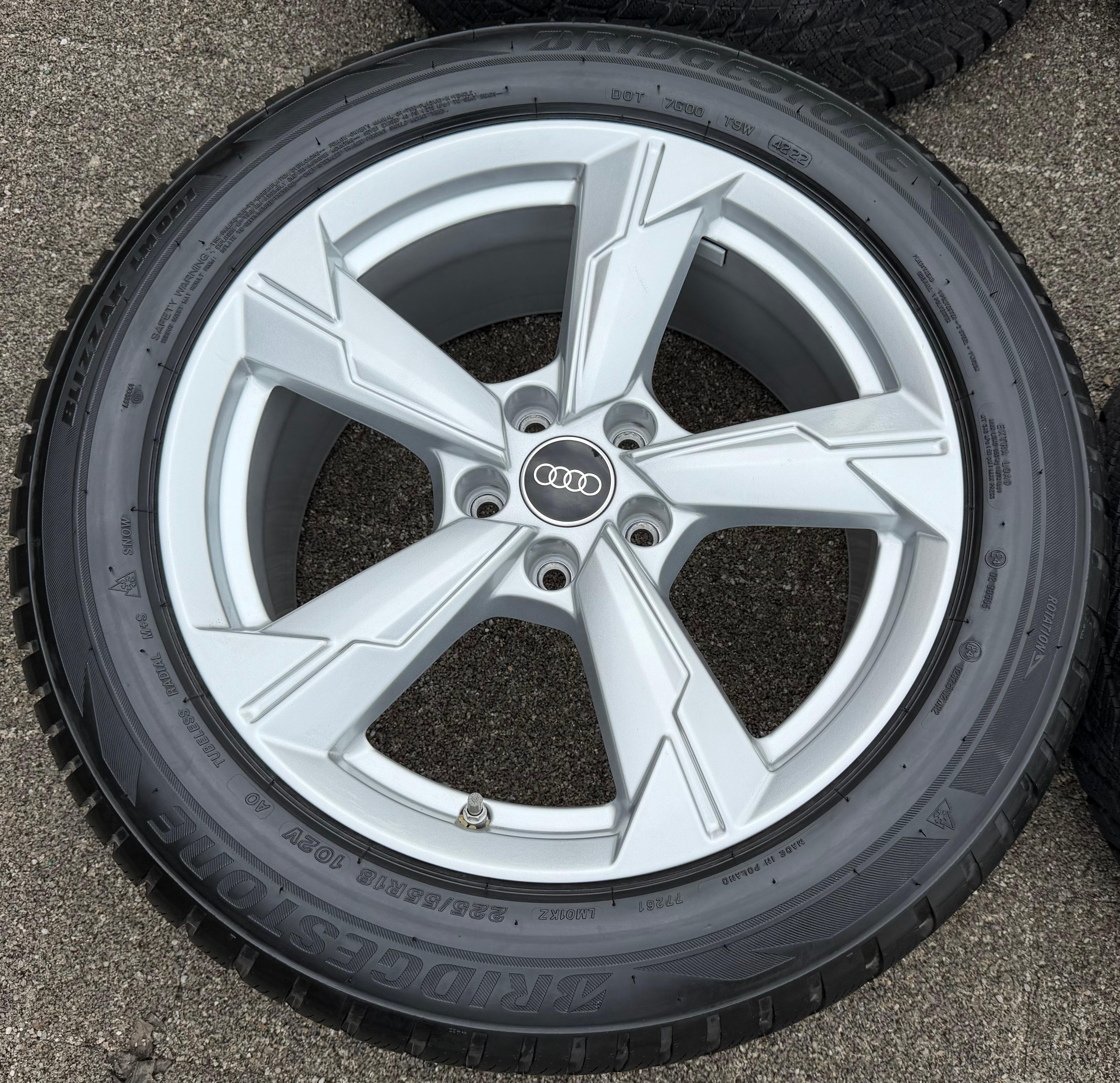 4 cerchi in lega originali da 18" con pneumatici invernali Audi A6 4K C8 225/55R18 102V Bridgestone 2022
