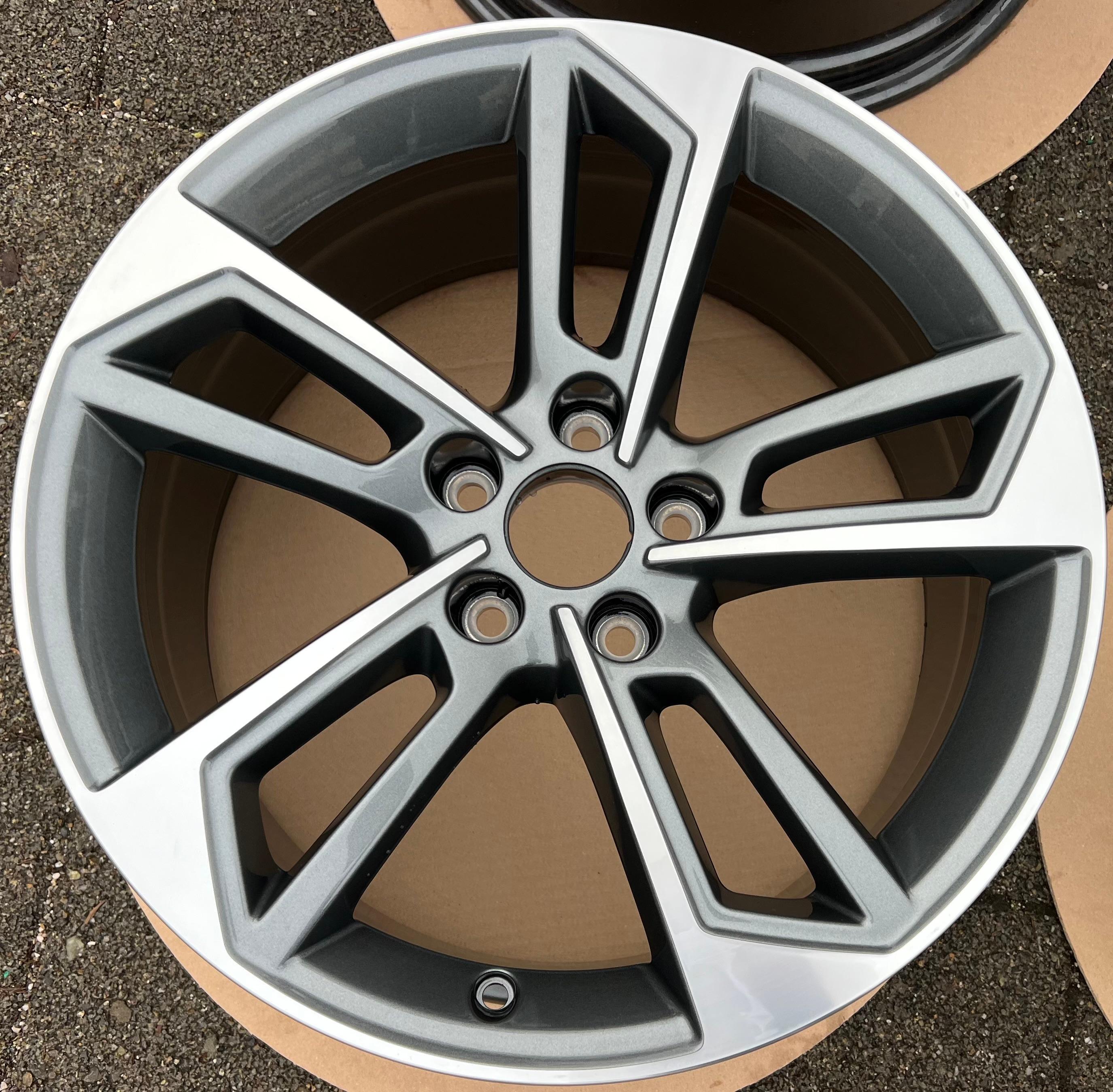 4 JANTES EN ALUMINIUM D’ORIGINE 18" POUR AUDI A4 8W 8W0601025DL 8x18 ET40