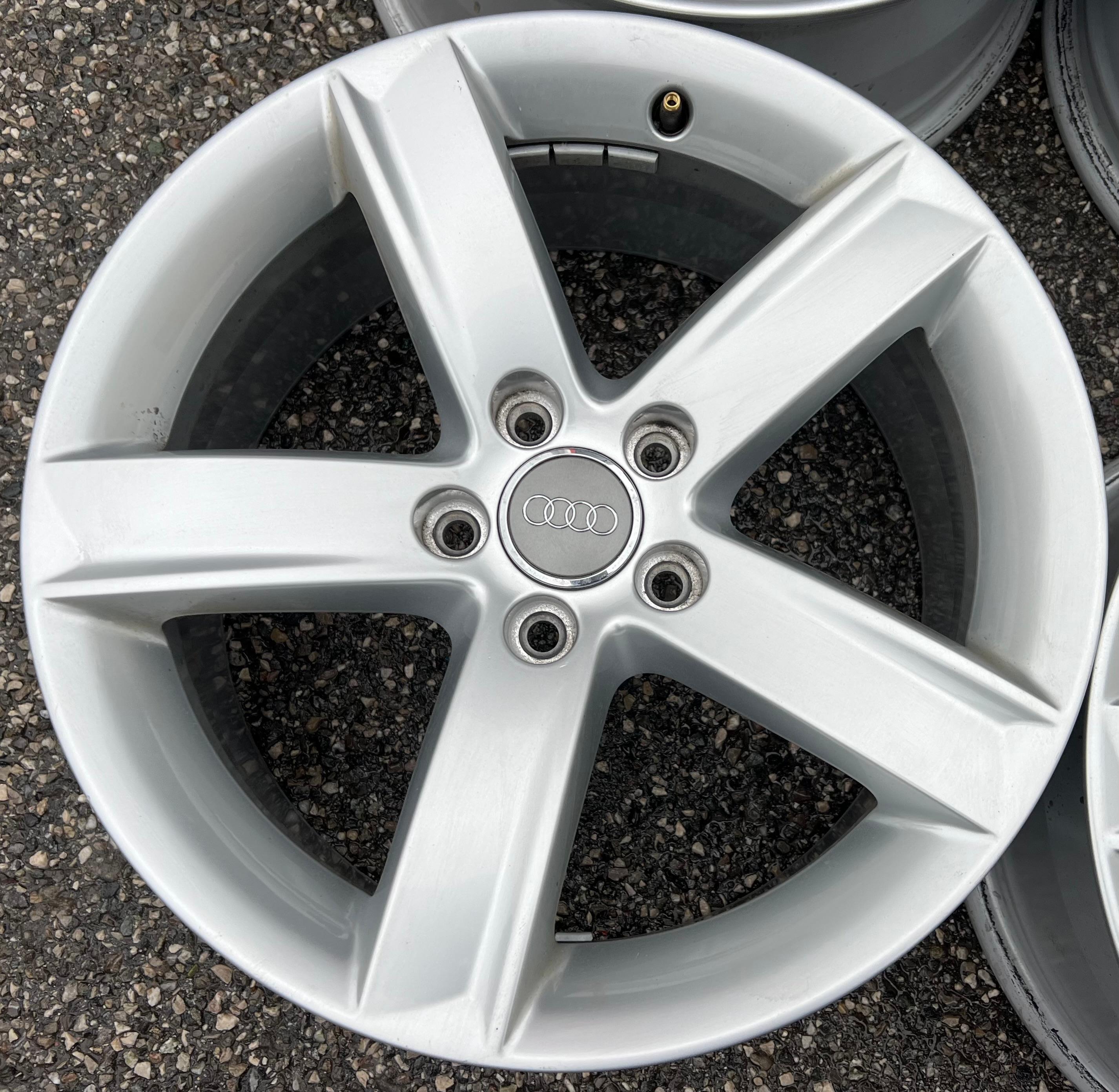 4 CERCHI ORIGINALI IN ALLUMINIO DA 17" AUDI A5 8T 8T0071497 CONSEGNA GRATUITA