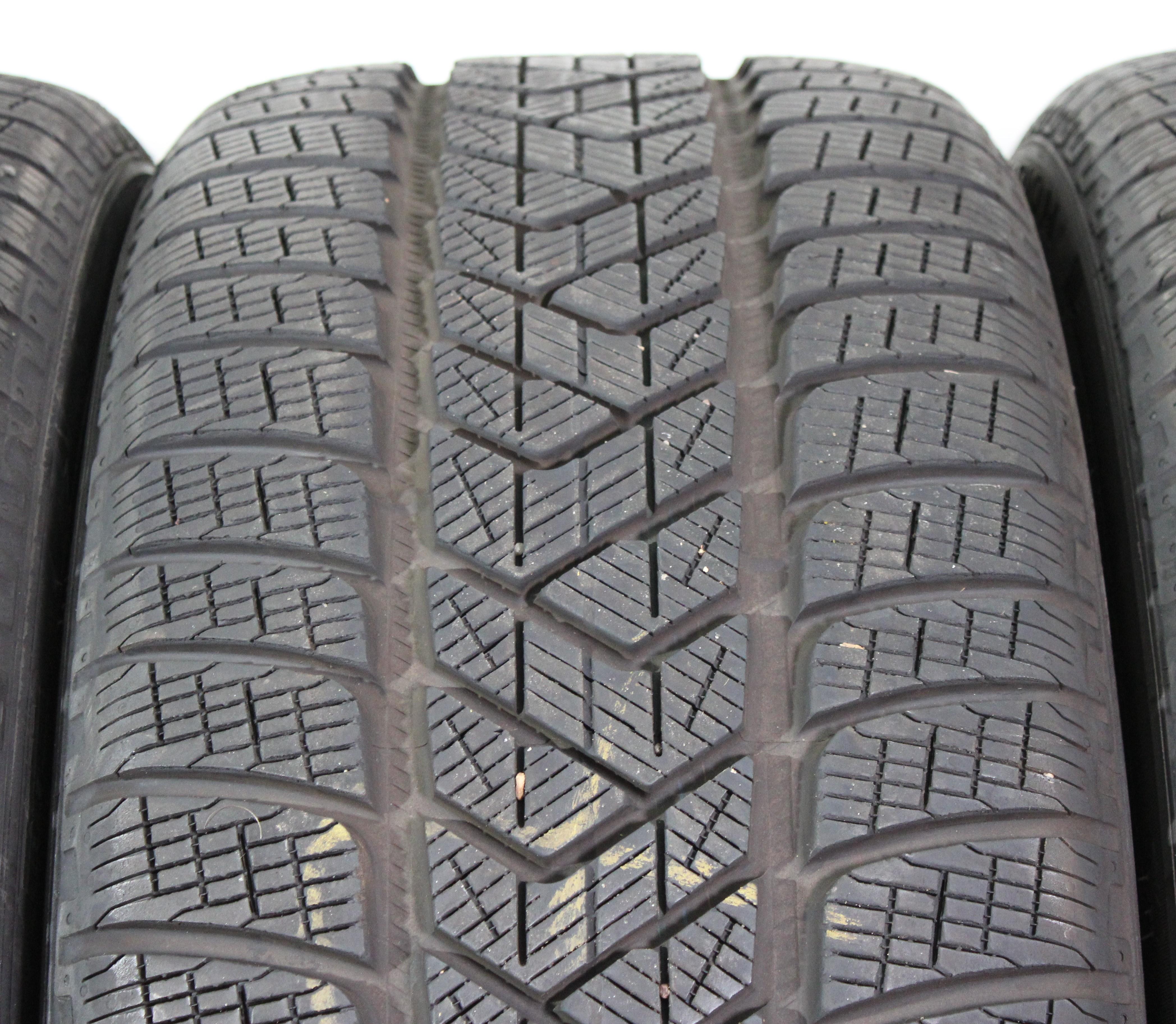 4 x 255/40R21 102V pneumatici invernali Pirelli Scorpion Winter battistrada completo 2022