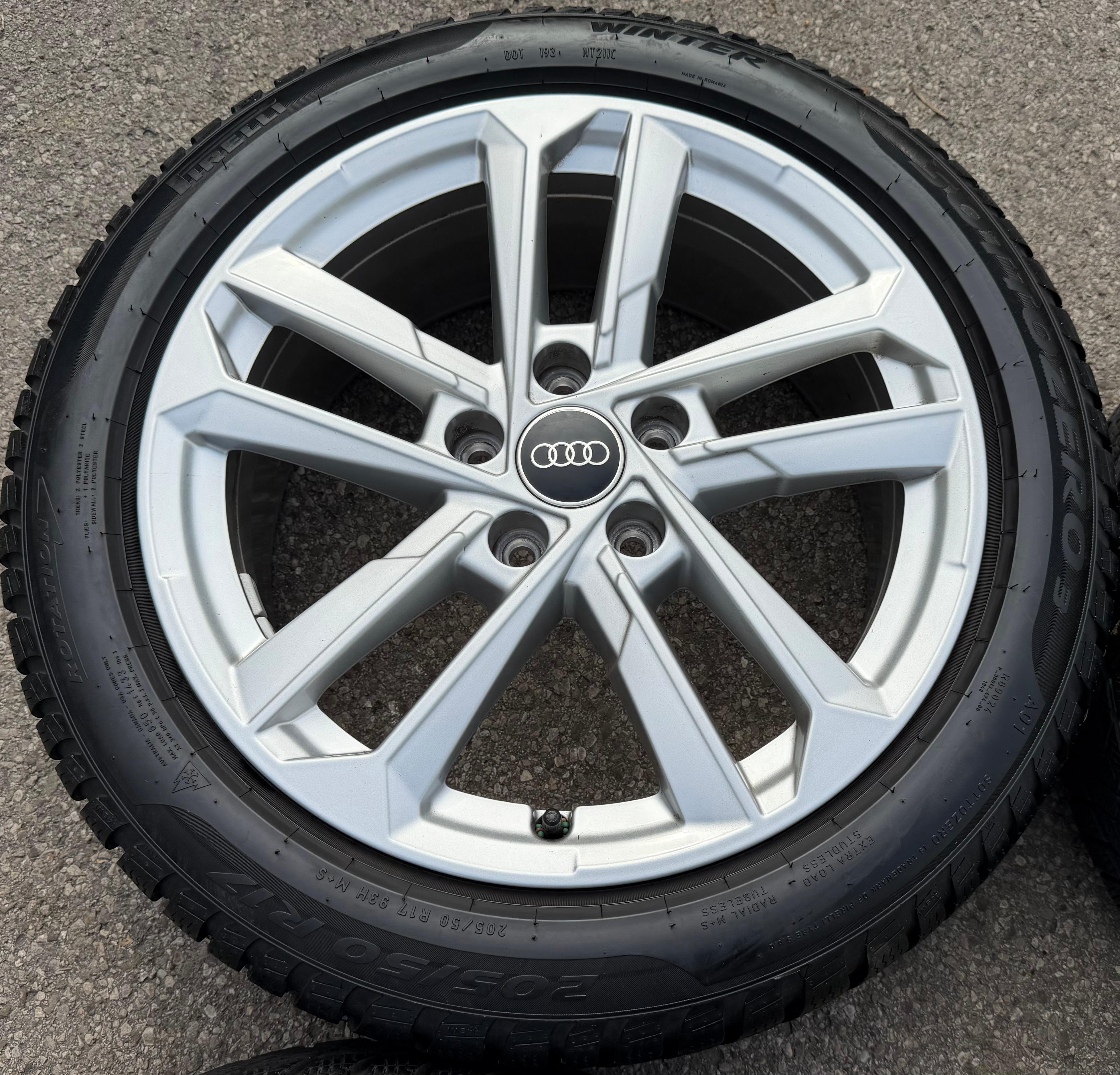 4 Original 17" Alu Winterräder Audi A3 S3 8Y 8Y0601025L 205/50R17 93H Pirelli 2024
