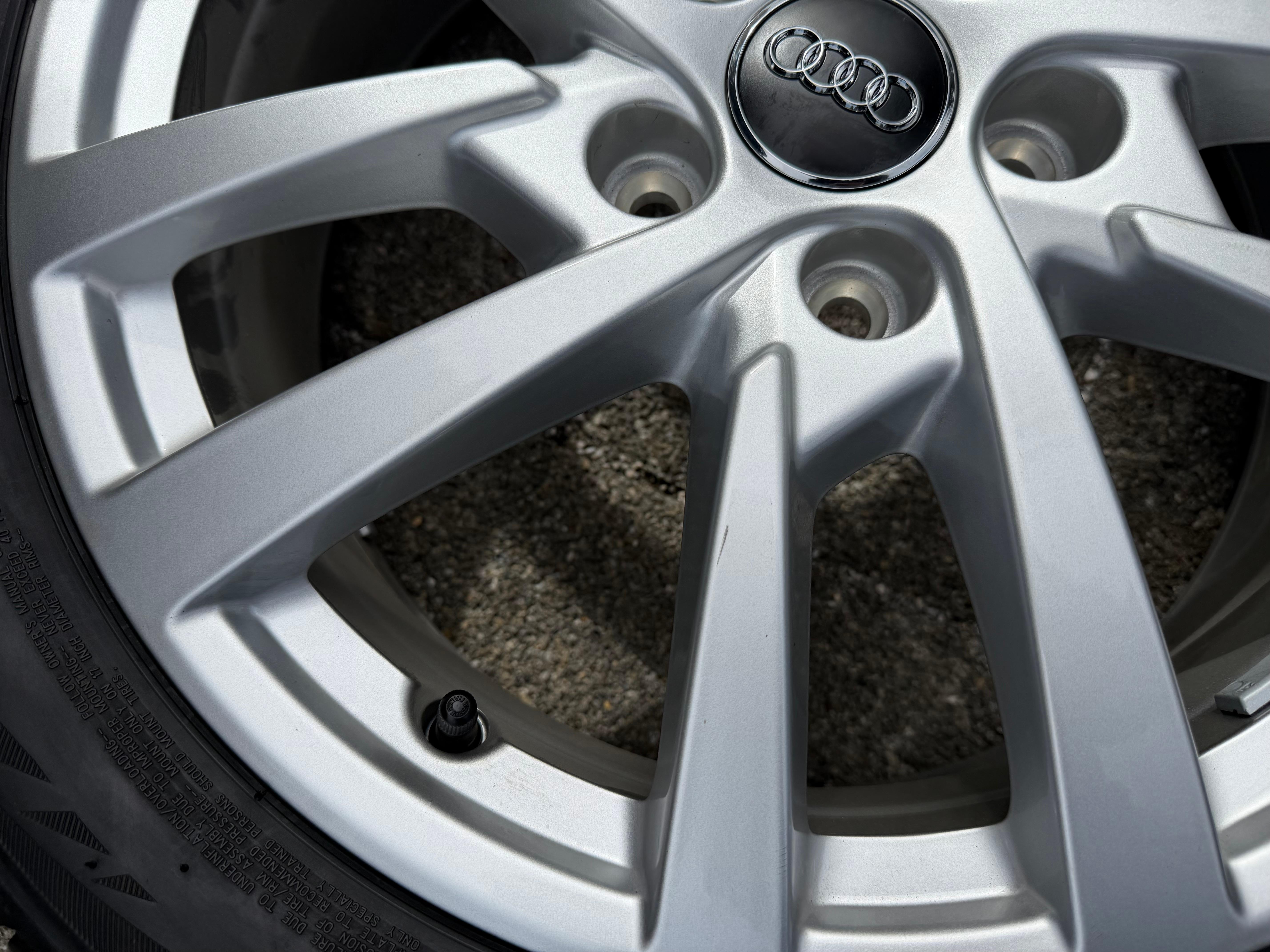 4 Original 17" Alu Winterräder Audi A3 S3 8V 8V0601025DH 205/50R17 93H Bridgestone