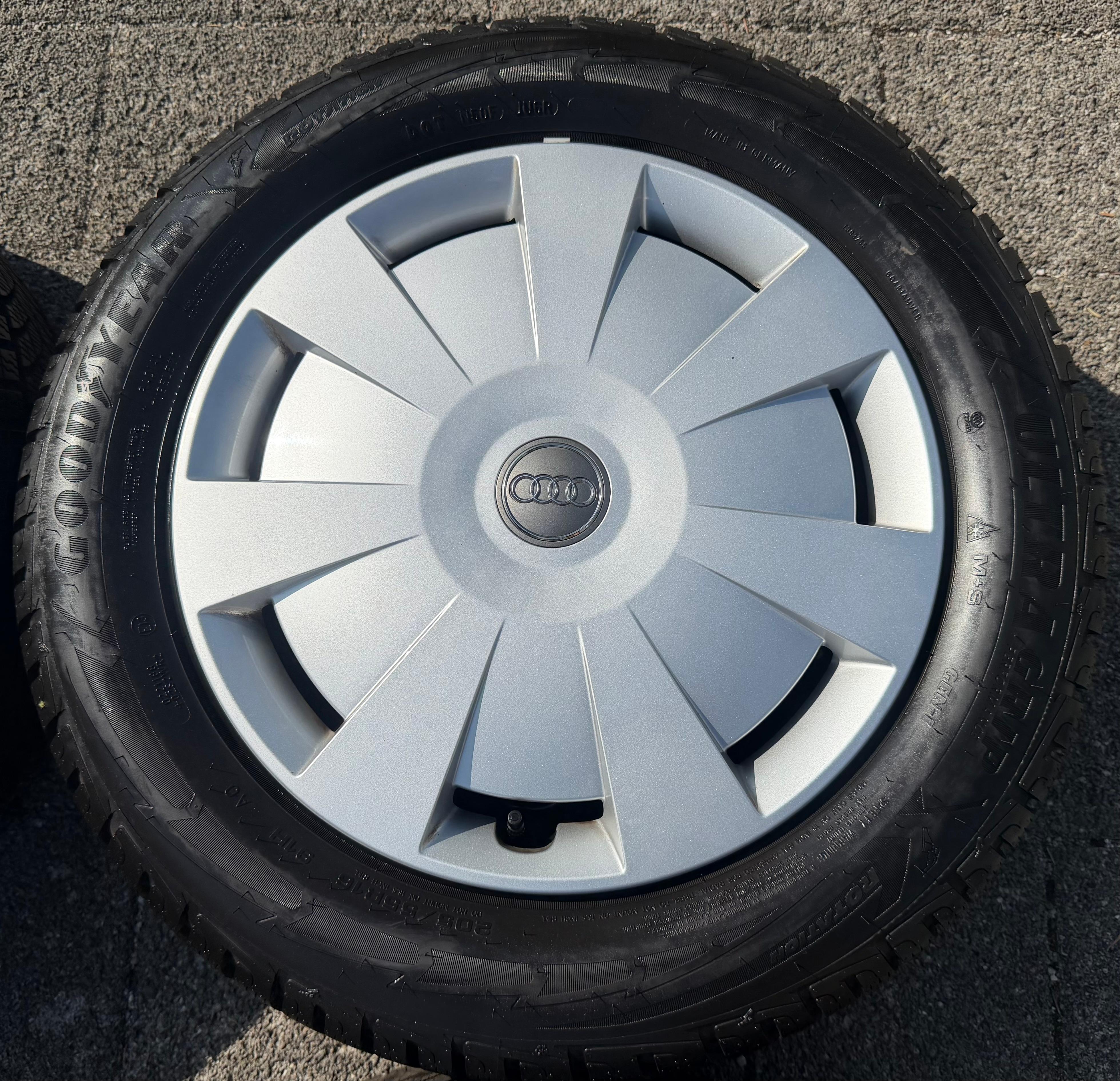 4 Winterräder Audi A3 8V Sportback Cabrio  205/55R16 91H Goodyear 8V0601027A 2021