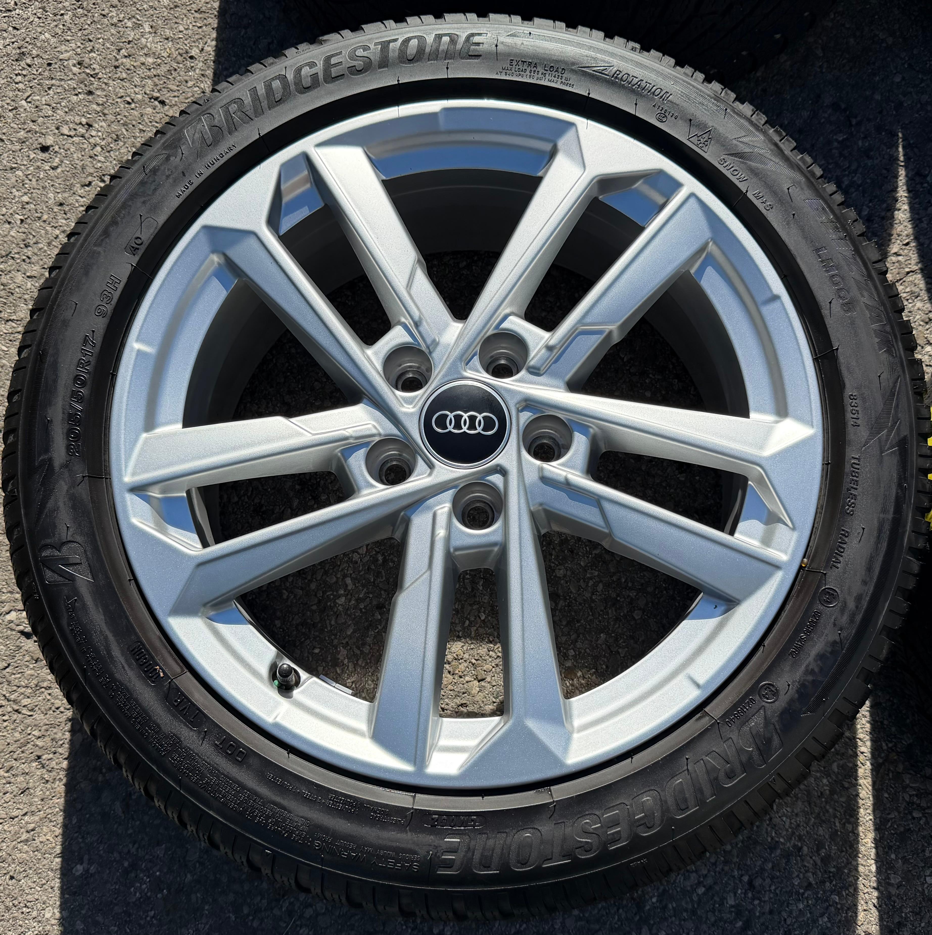 4 ruedas de invierno de aleación originales de 17" para Audi A3 S3 8Y 8Y0601025L 205/50R17 93H Bridgestone