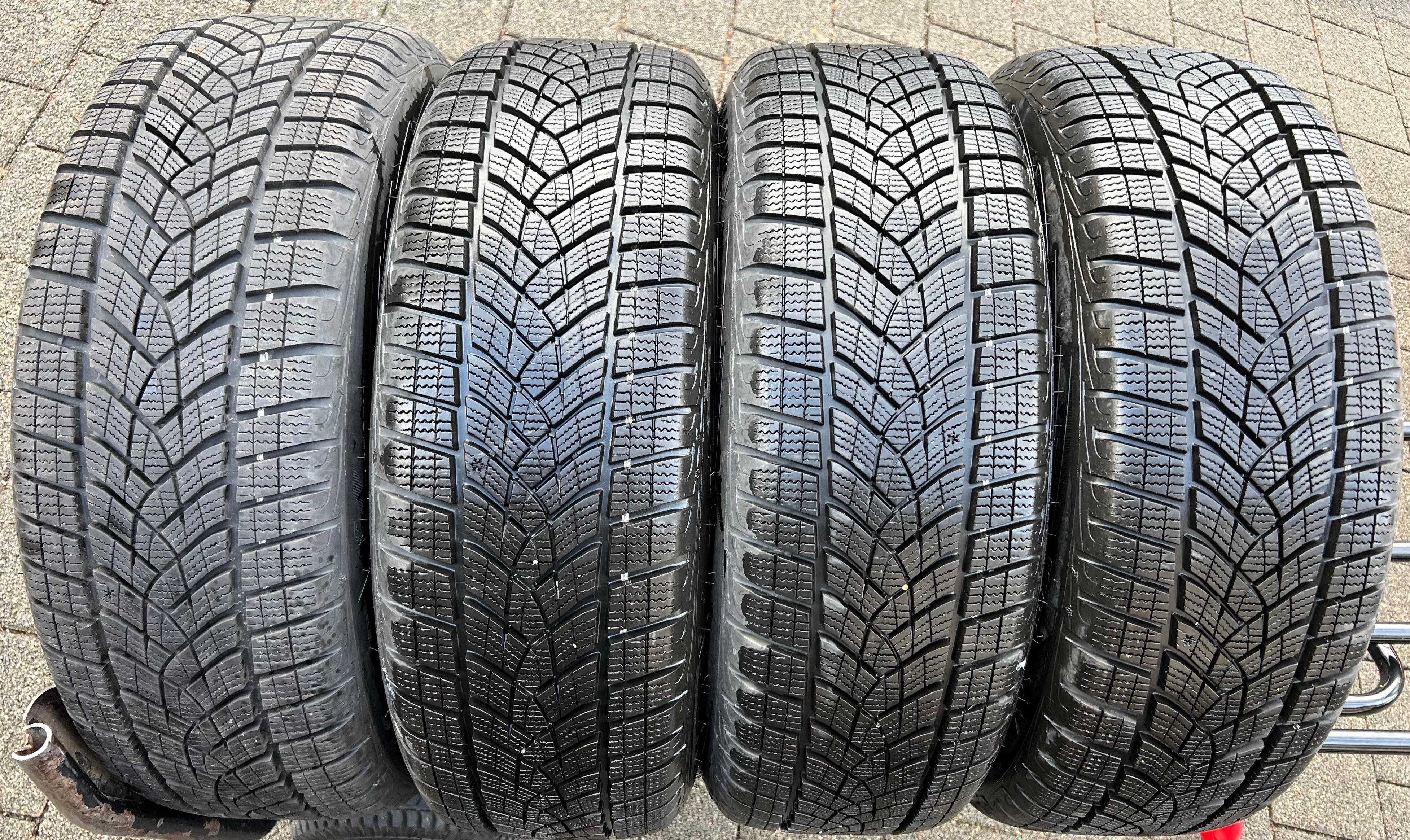 4 x 215/55R18 95T Winterreifen Goodyear Ultra Grip Performance 8mm 2020 Freihaus