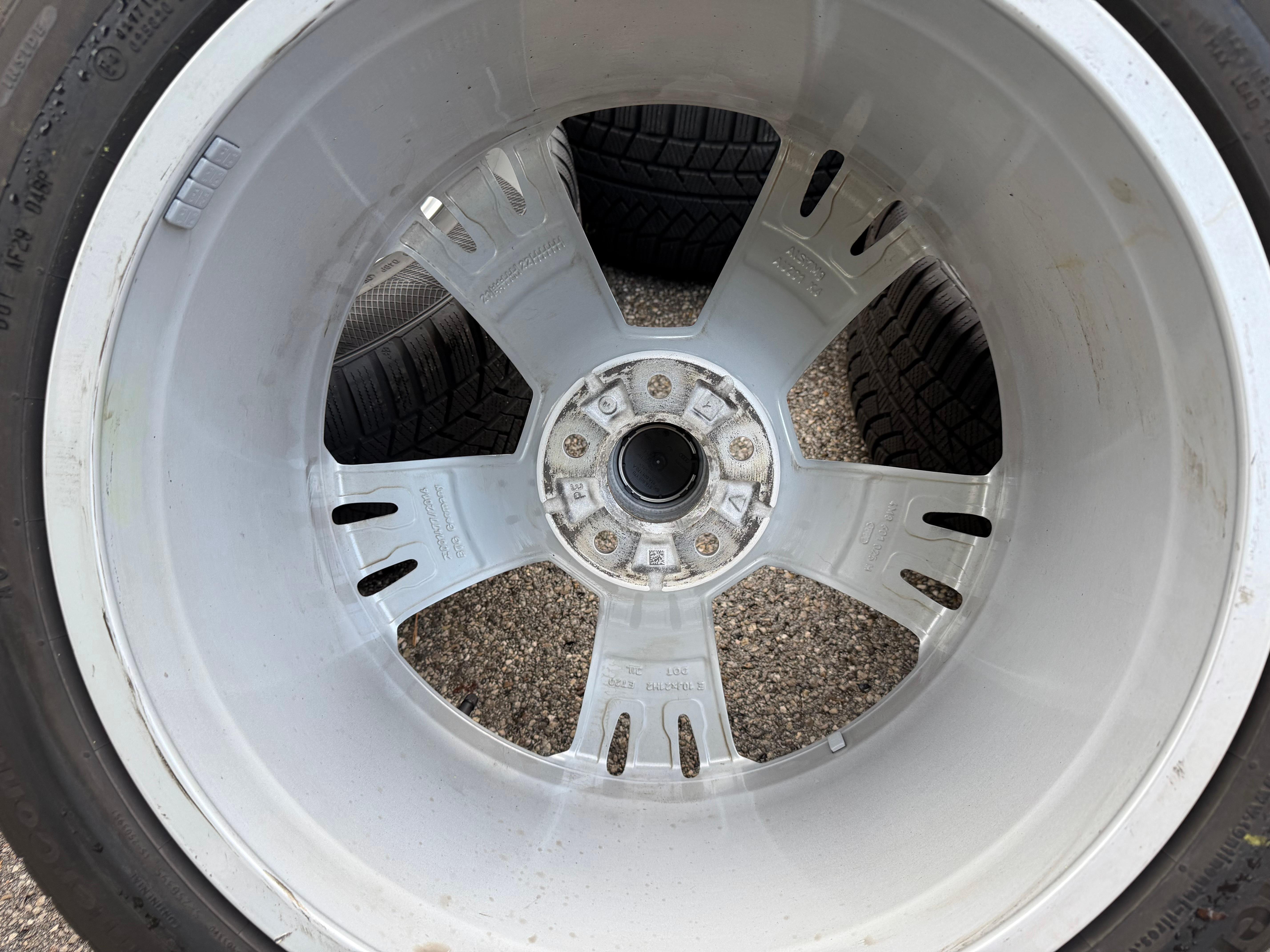 4 ruedas de invierno de aleación originales de 21" para Audi Q8 SQ8 4M 4M8601025H 285/45R21 113V Continental