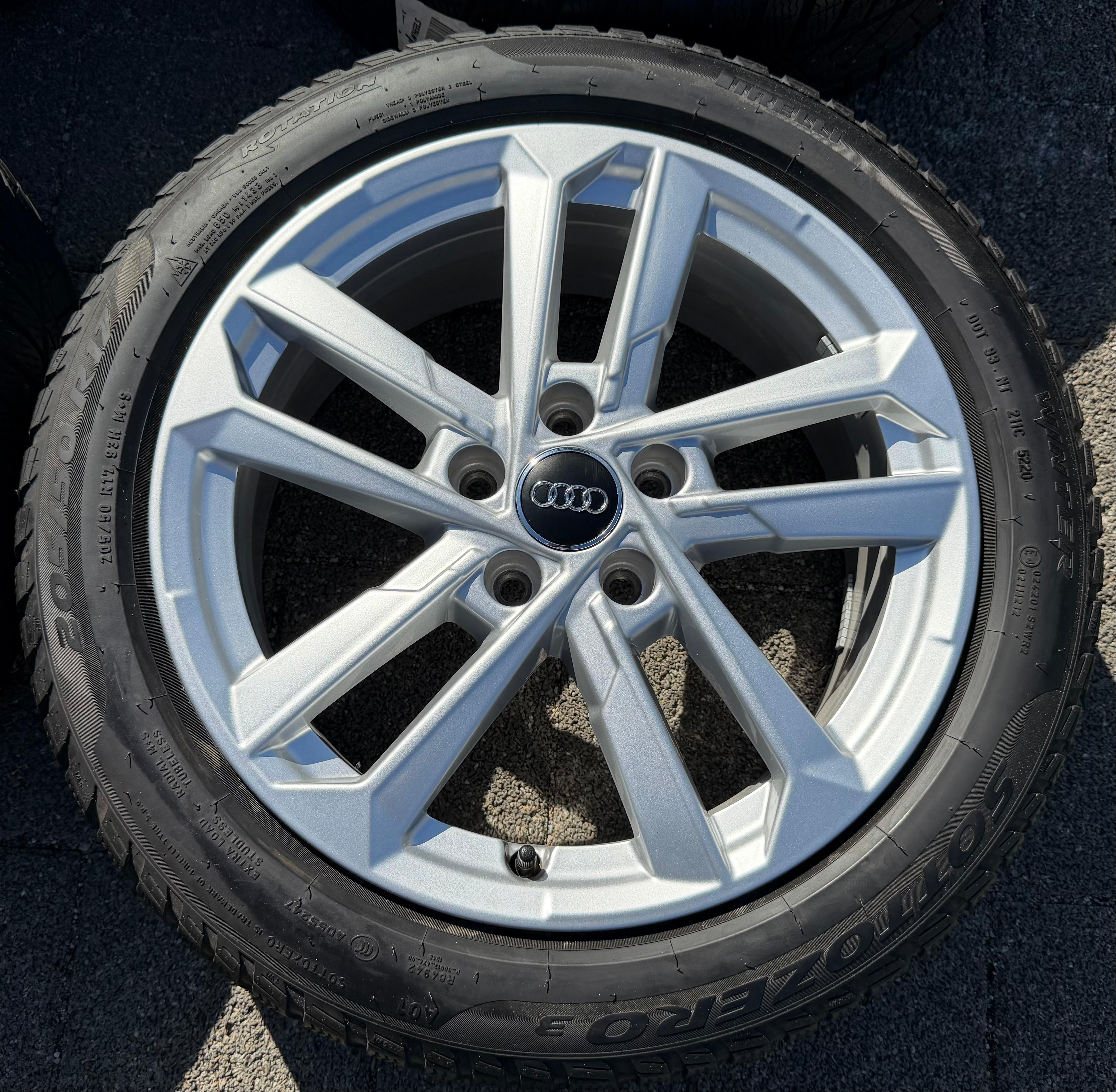 4 Original 17" Alu Winterräder Audi A3 S3 8Y 8Y0601025L 205/50R17 93H Pirelli
