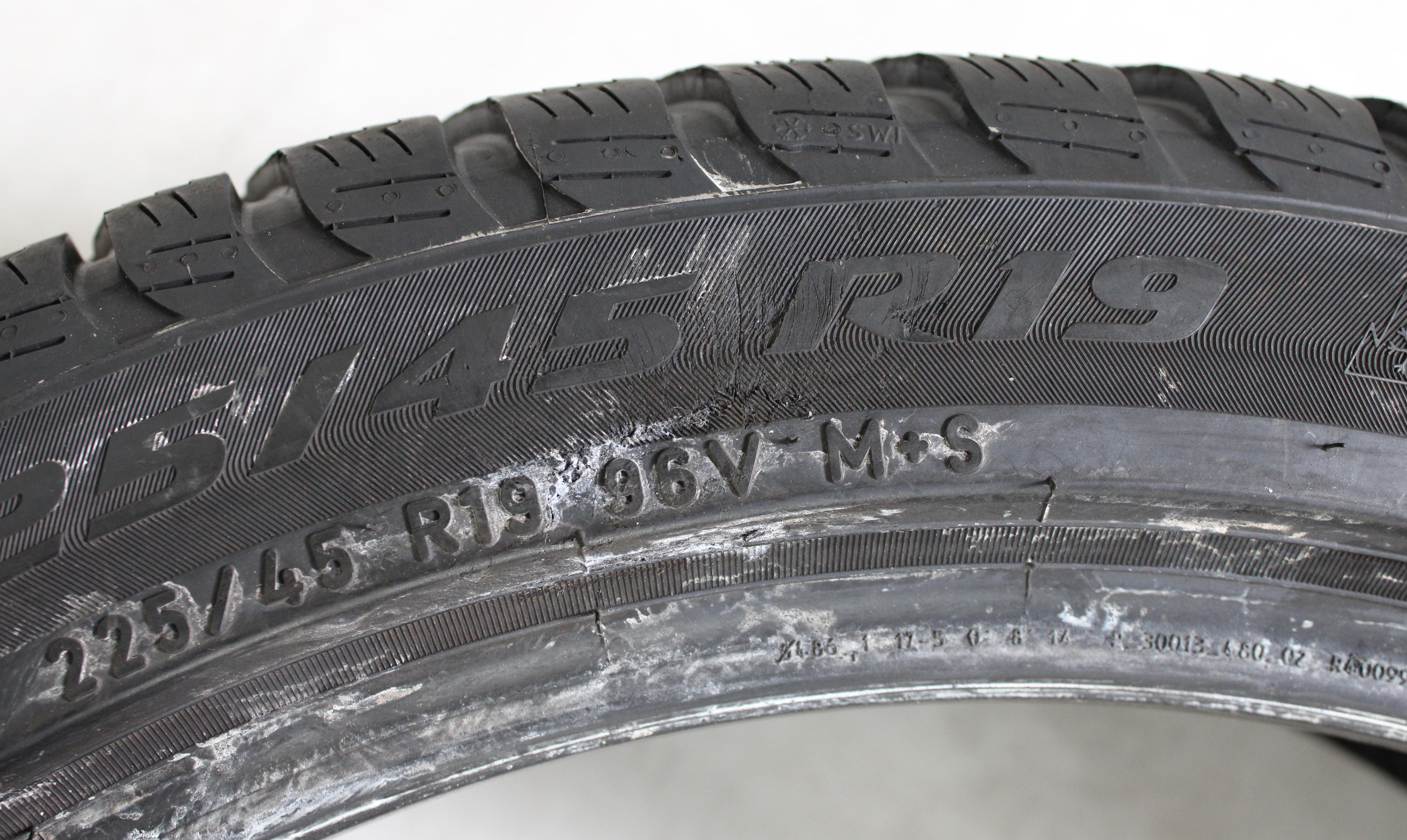 4 x 225/45R19 96V winterbanden Pirelli Sottozero 3 Runflat 7-7,5mm 1x2019/3x2020 *