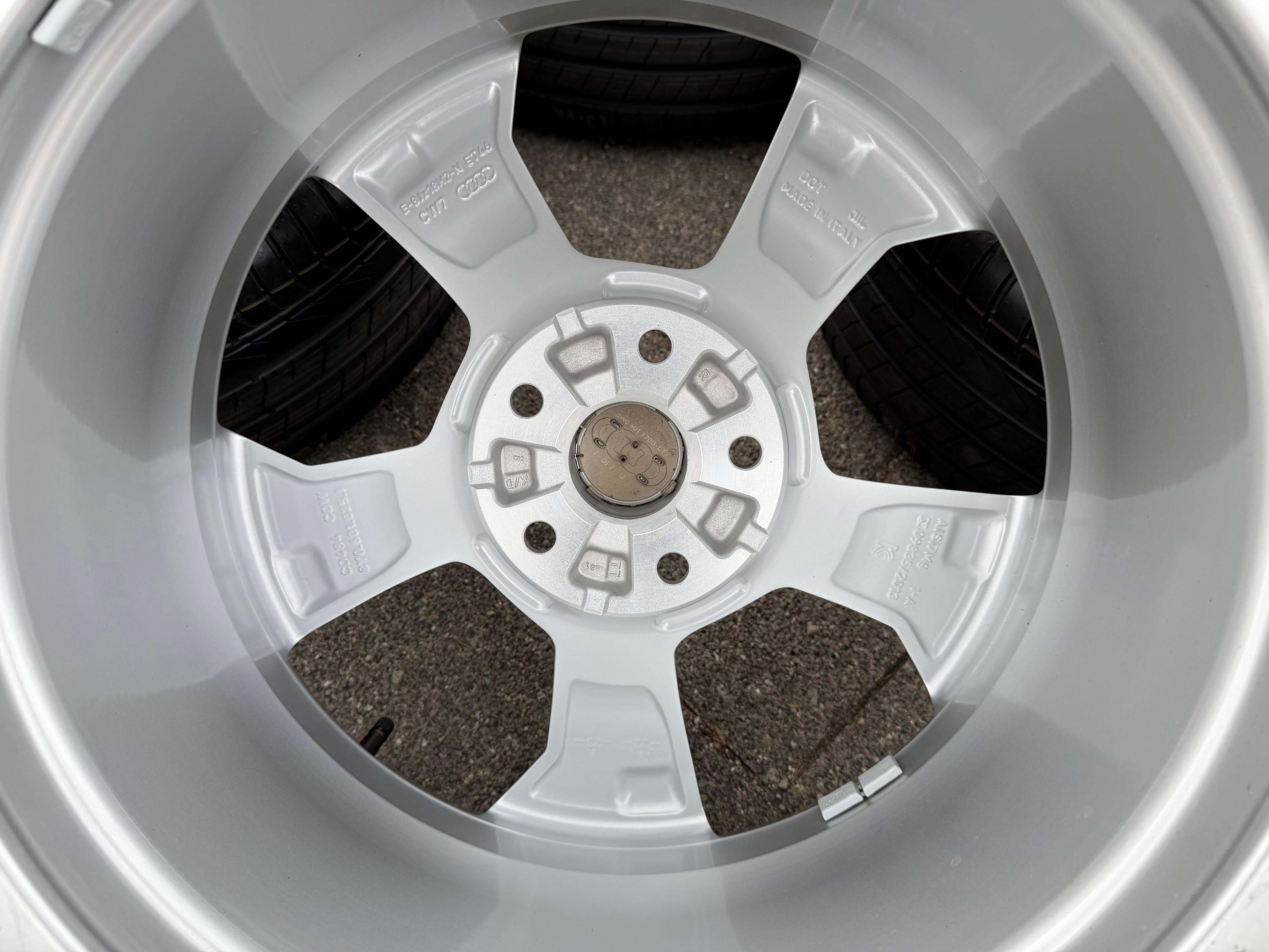 4 llantas de aluminio originales Sommer de 18" para Audi A3 S3 8Y 8Y0601025J 225/40R18 92V 2022, nuevas