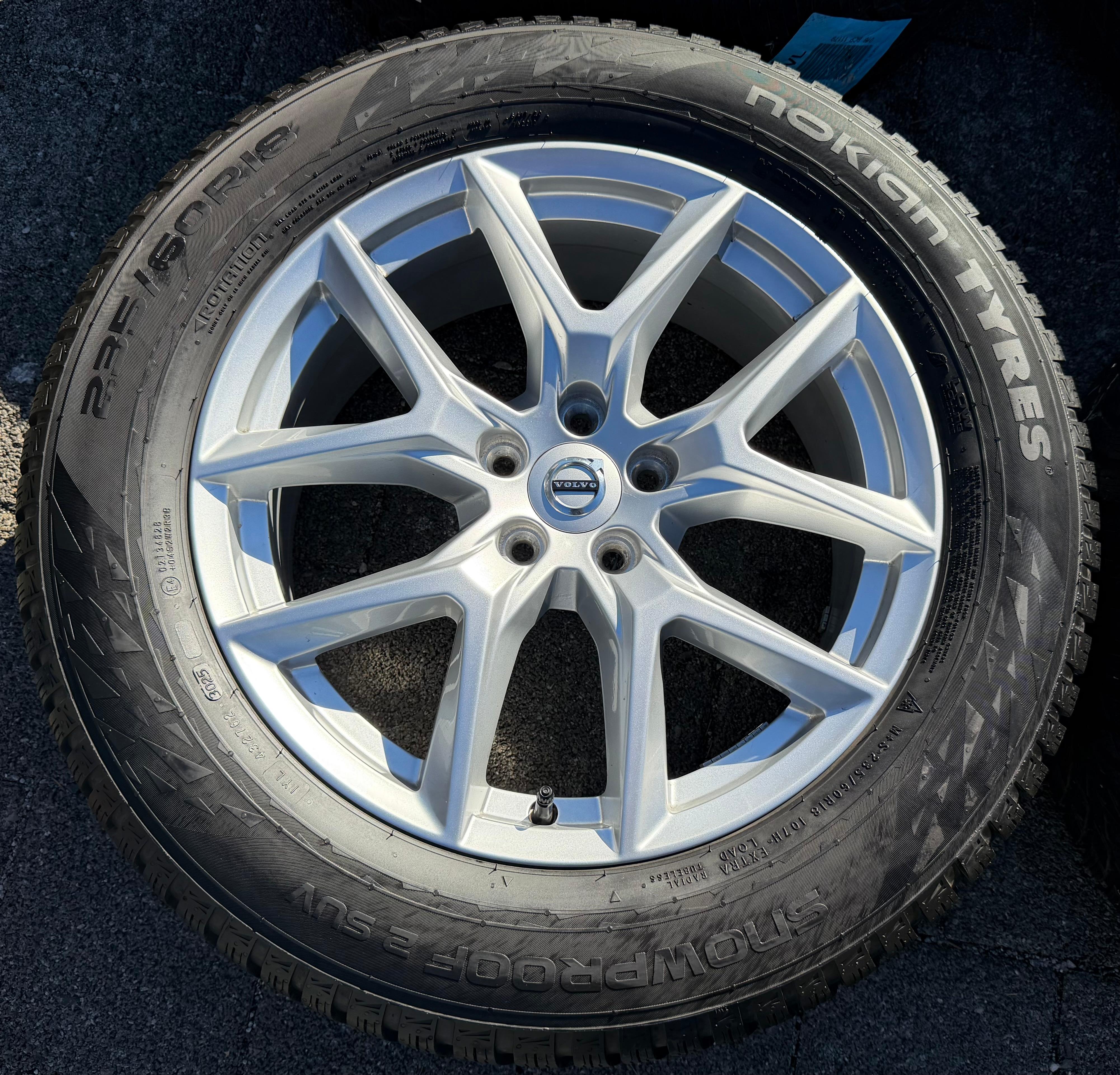 4 ruedas de invierno de aleación originales de 18" Volvo XC60 II 31423851 235/60R18 107H NOKIAN 2025