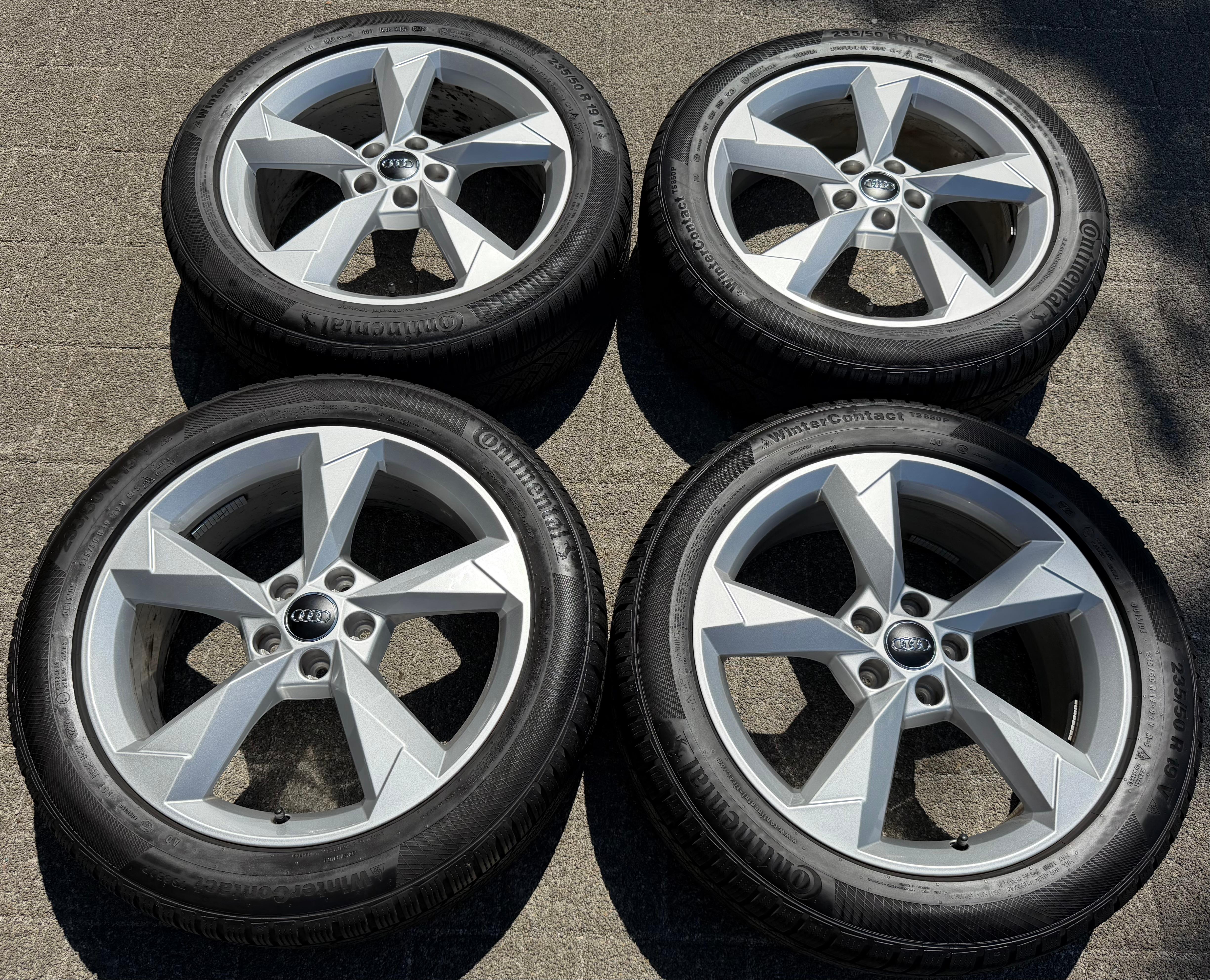 4 Original 19" Alu Winterräder Audi Q3 F3B 83A 83A601025N 235/50R19 99V Continental 2023