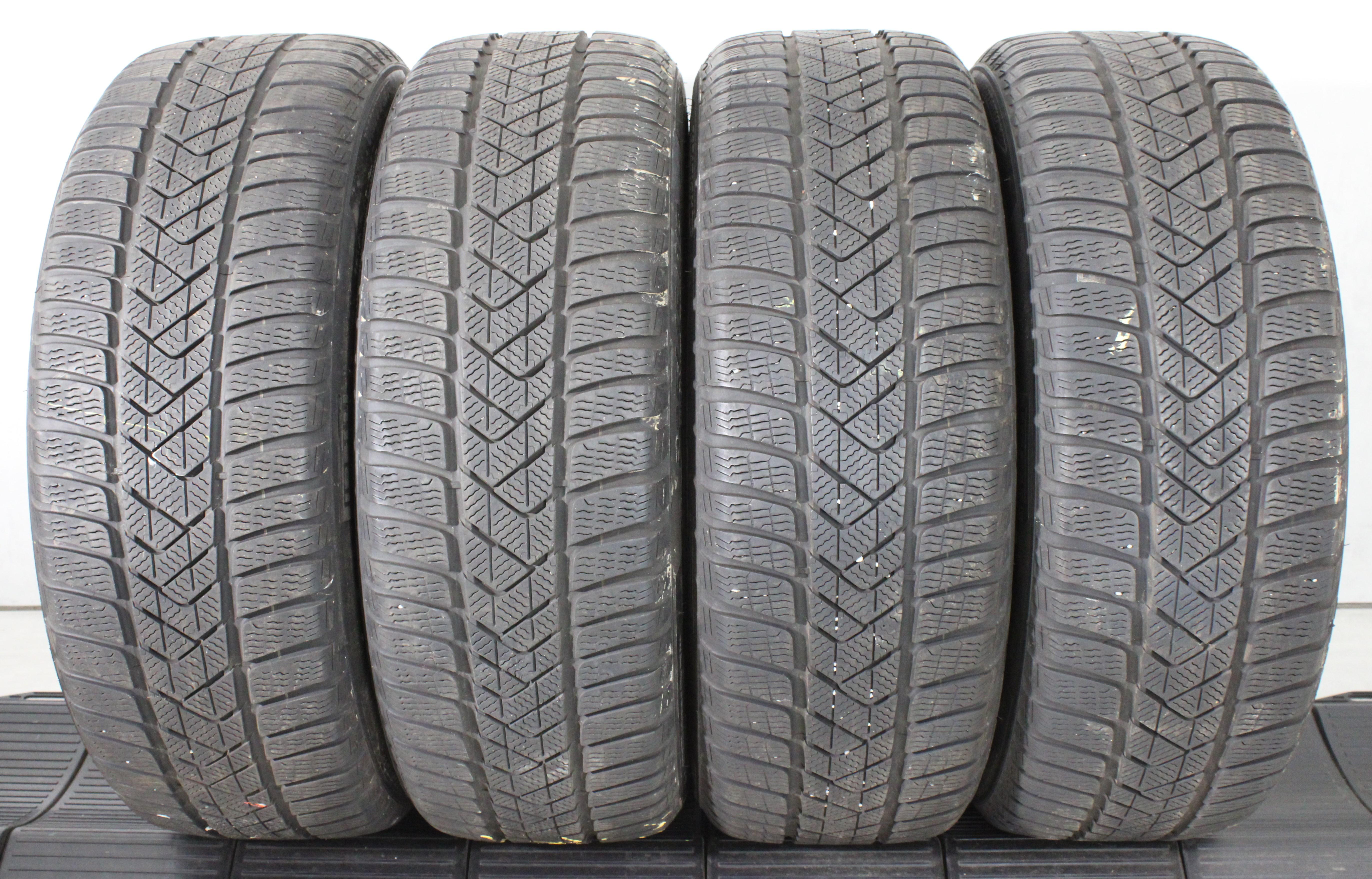 4 x 225/45R19 96V Winterreifen Pirelli Sottozero 3 Runflat 5,5-6mm 2020 *