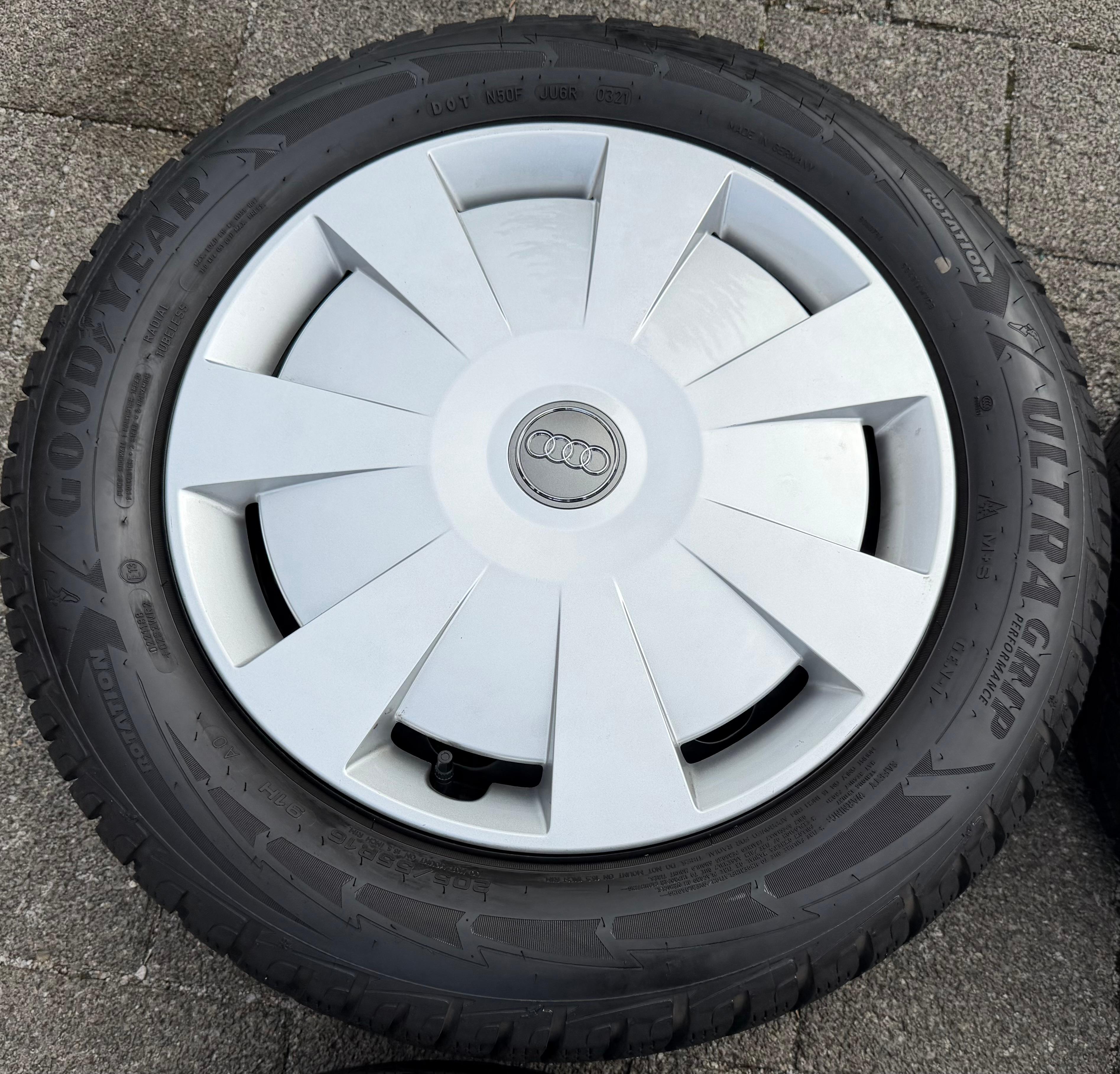 4 Winterräder Audi A3 8V Sportback Cabrio  205/55R16 91H Goodyear 8V0601027A 2021