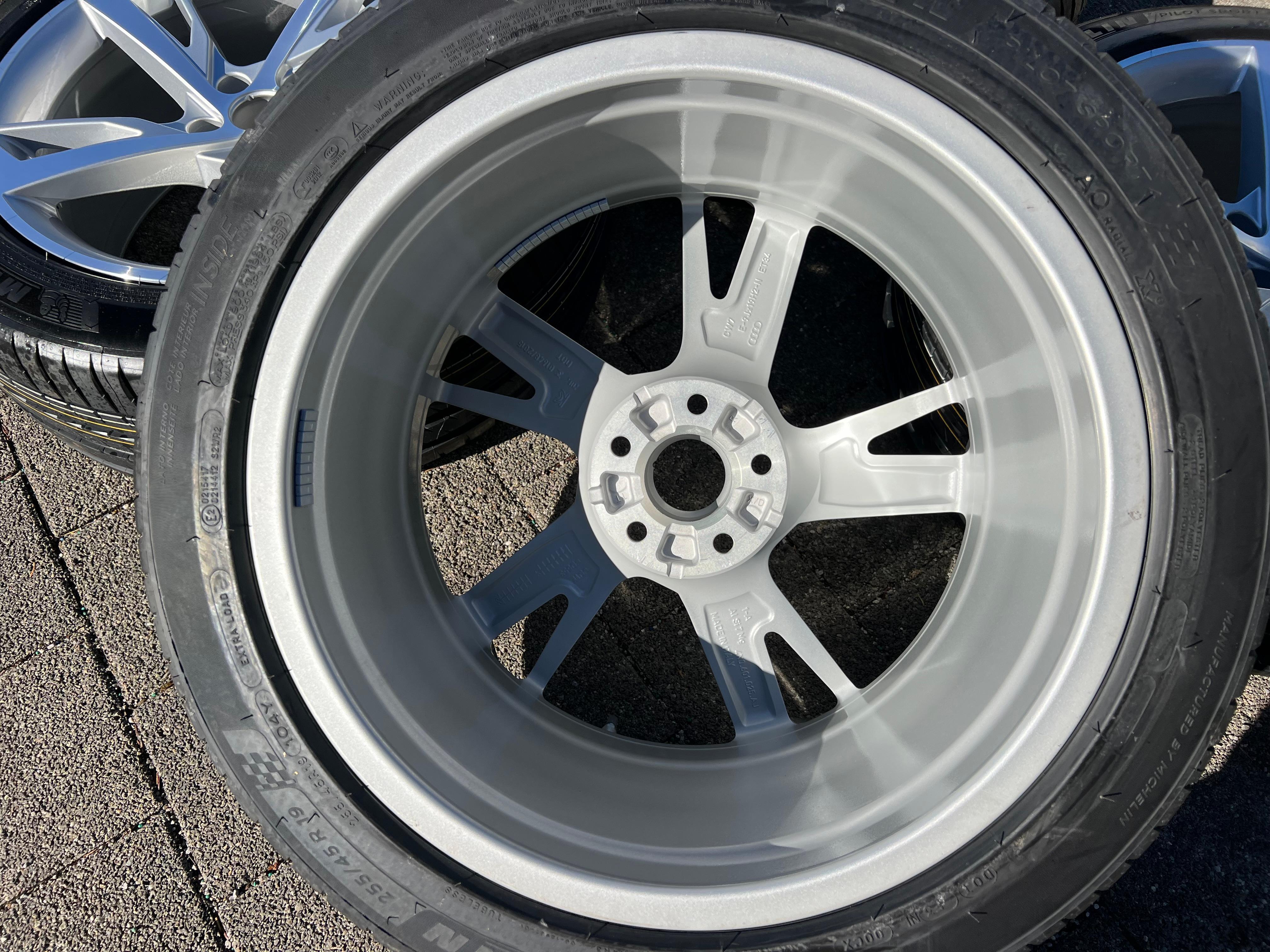 4 RUEDAS DE VERANO ORIGINALES DE ALUMINIO DE 19" AUDI A8 4N 255/45R19 104Y 4N0601025AJ 2022 NUEVAS