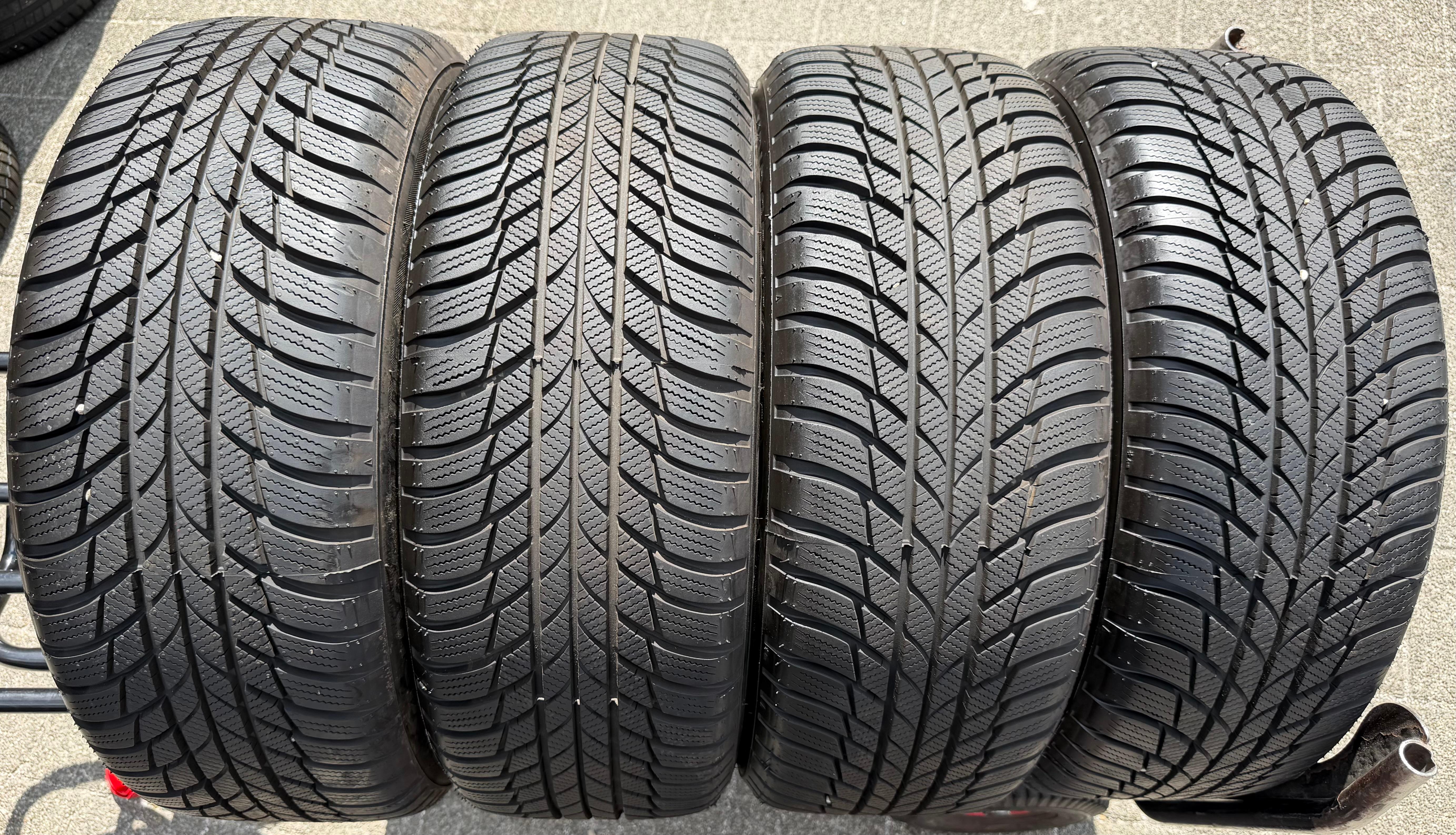 4 ruote complete in lega originali da 17" per Audi Q2 215/55R17 94V Bridgestone 2023