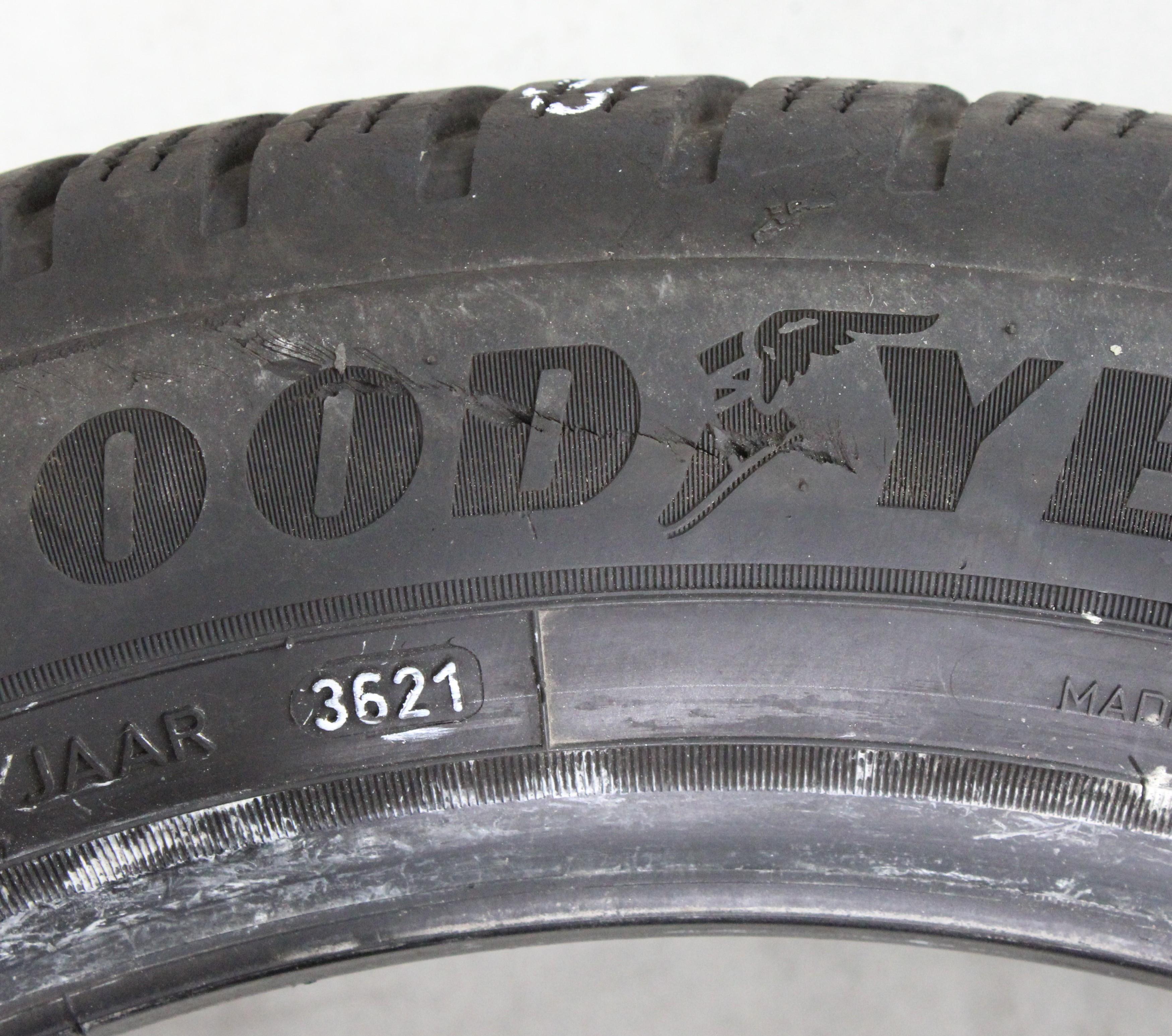 2 x 225/50R18 99V pneus hiver Goodyear Ultra Grip Performance + 1x5,5-6mm/1x6-6,5mm 2021/2022 *
