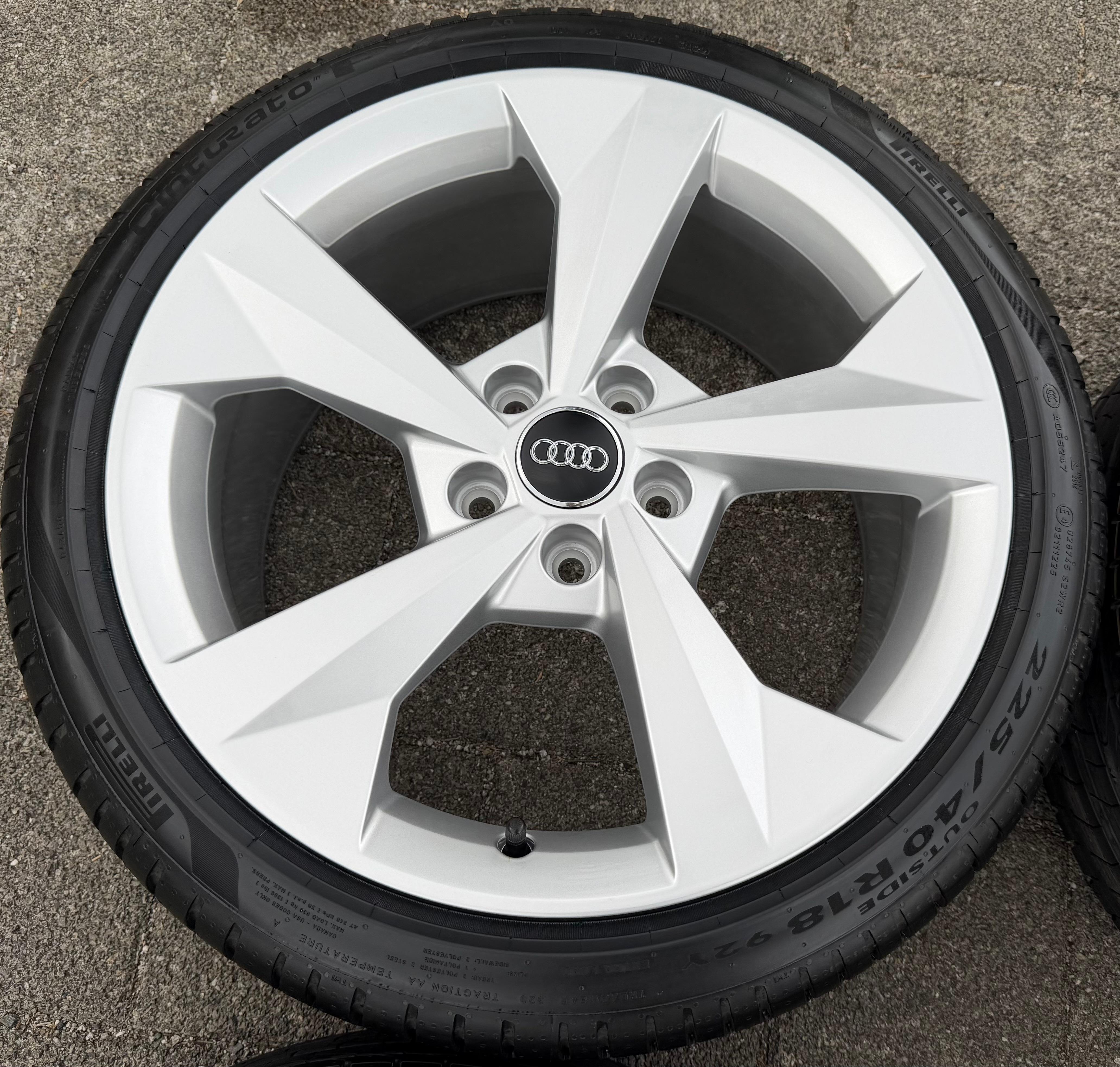 4 llantas de aluminio originales Sommer de 18" para Audi A3 S3 8Y 8Y0601025J 225/40R18 92V 2022, nuevas