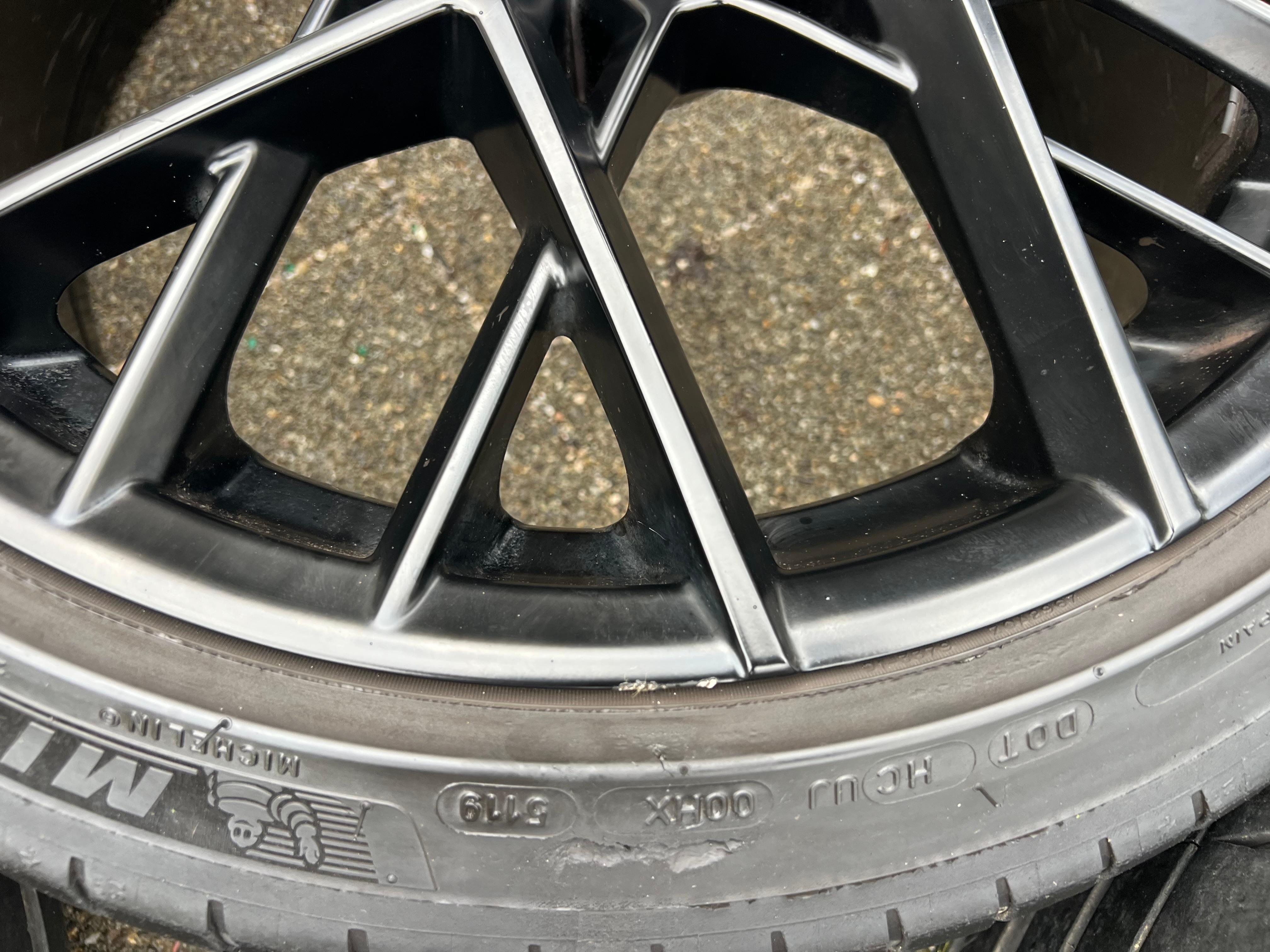 Cerchi estivi in alluminio da 19" per Audi A2, VW T-Roc, Passat B8, CJ, Beetle, Superb 3 e 4 - 225/40R19 93W