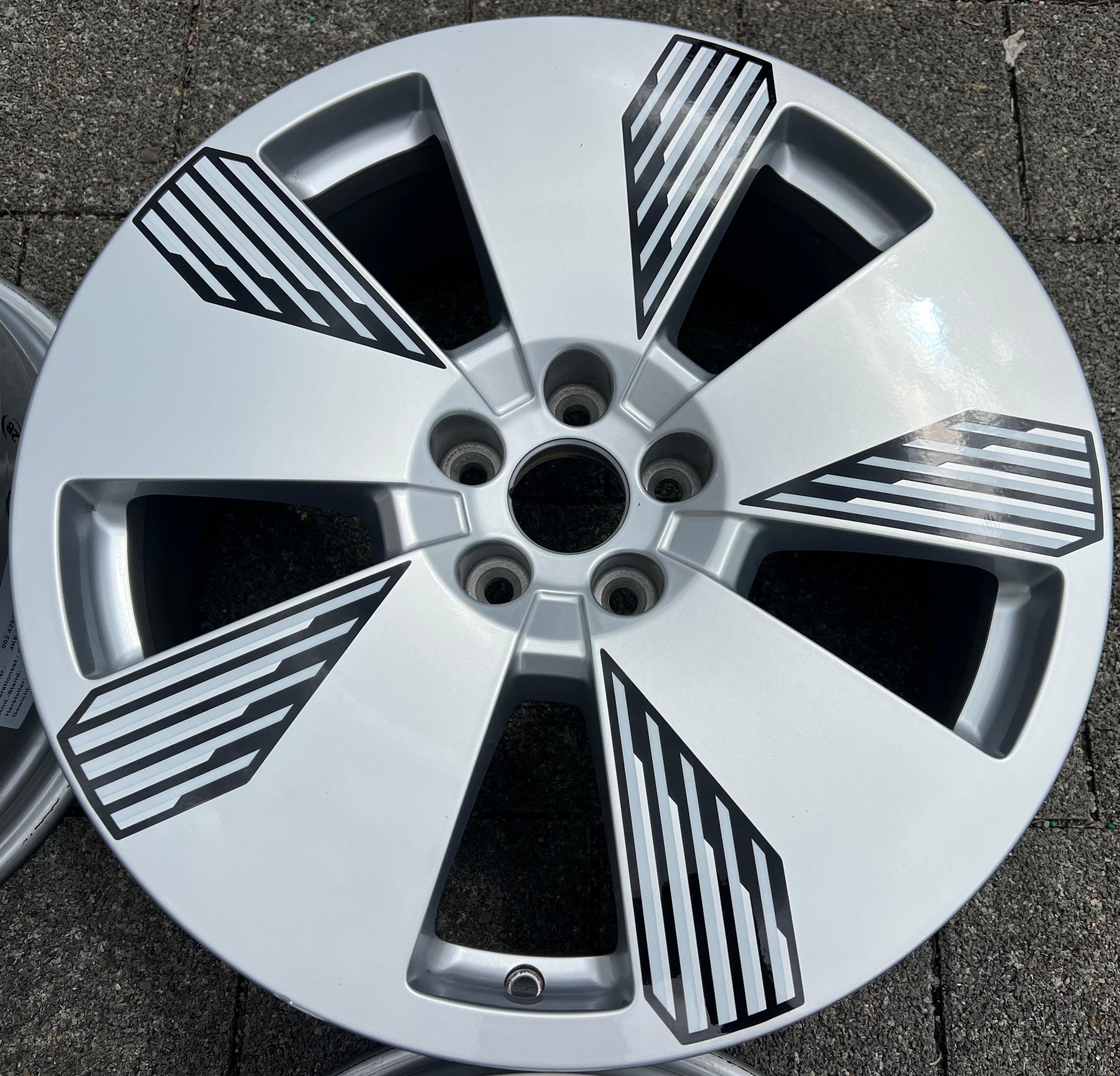 4 ORIGINAL 19" ALUFELGEN AUDI E-TRON GEN 8x19 ET34 4KE601025L FREIHAUS
