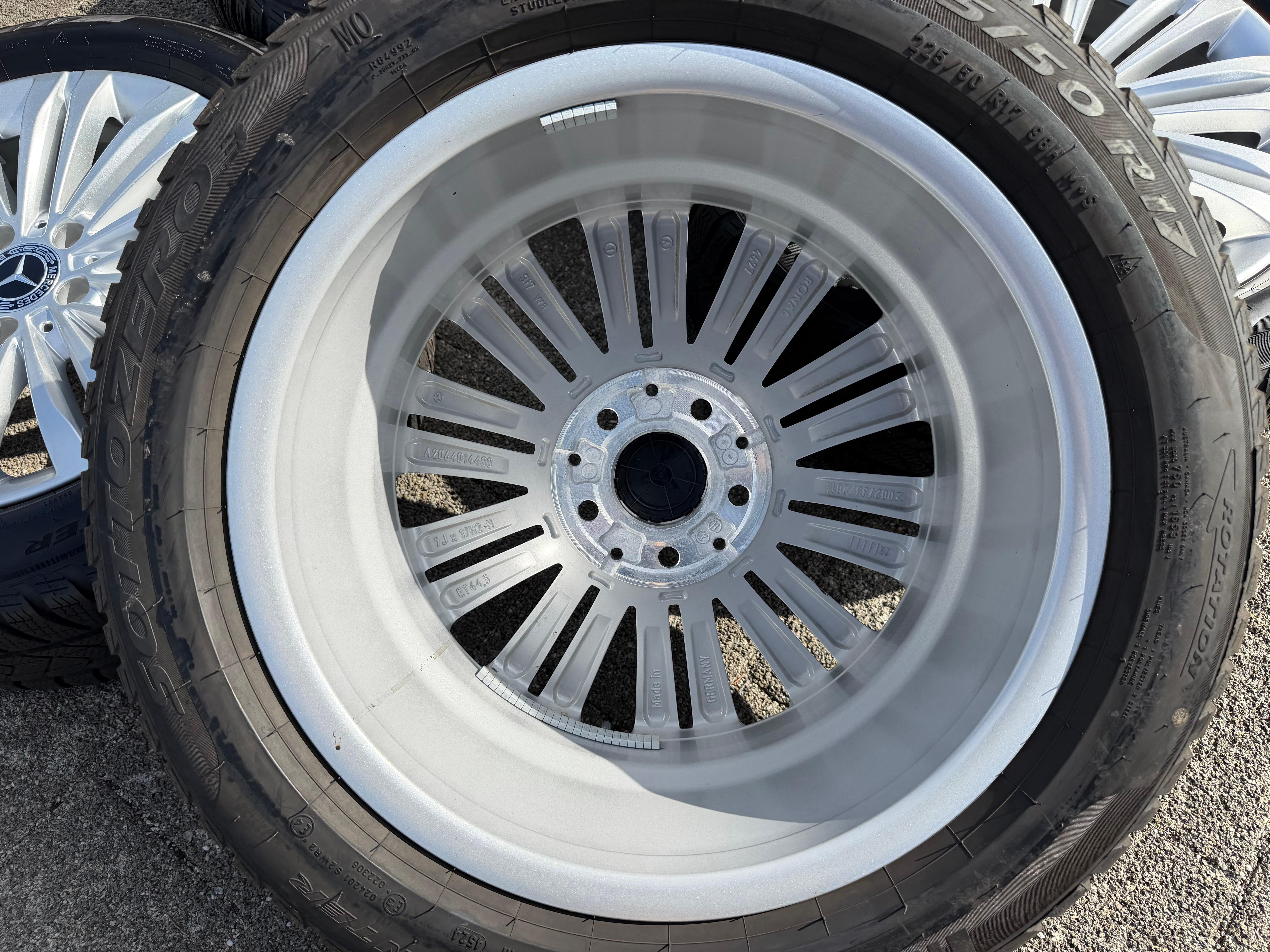 4 Original 17" Alu Winterräder Mercedes C-Klasse W206 A2064014400 2024 Pirelli