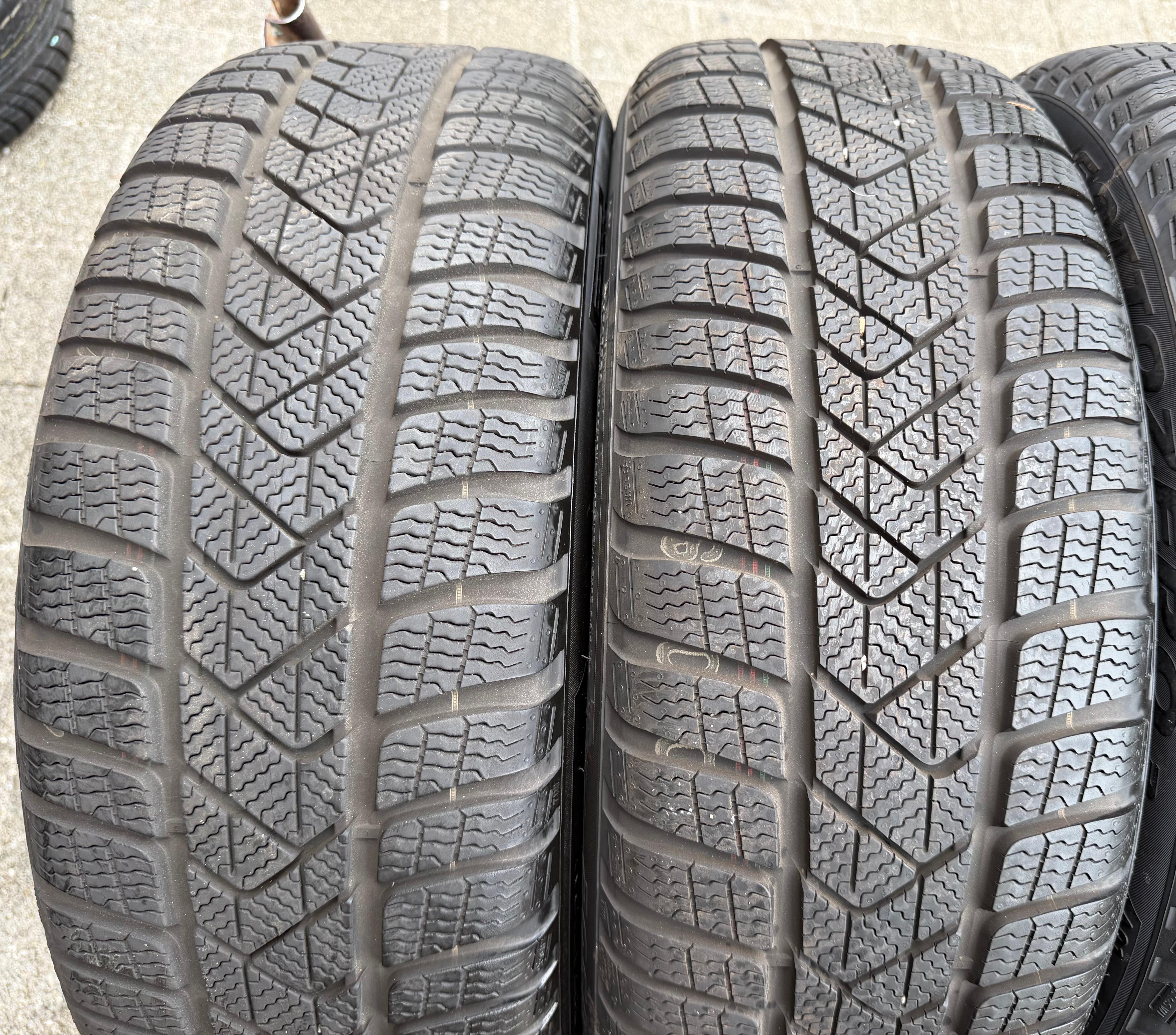 4 ruote complete in lega originali da 17" invernali Audi A3 S3 8Y 8Y0601025L 205/50R17 93H Pirelli