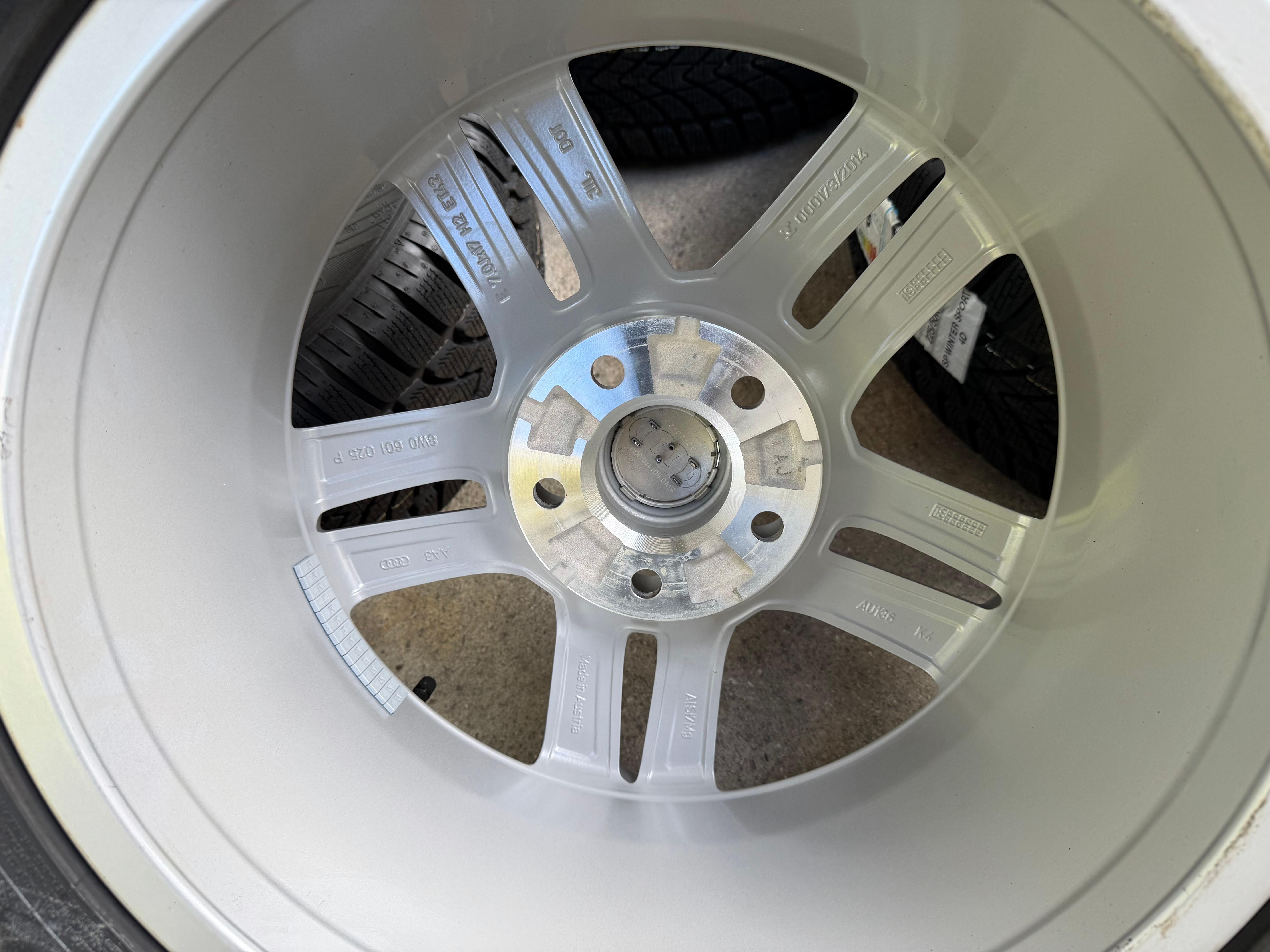 4 Original 17" Alu Winterräder Audi A4 B9 8W 8W0601025P 225/50R17 98H Dunlop