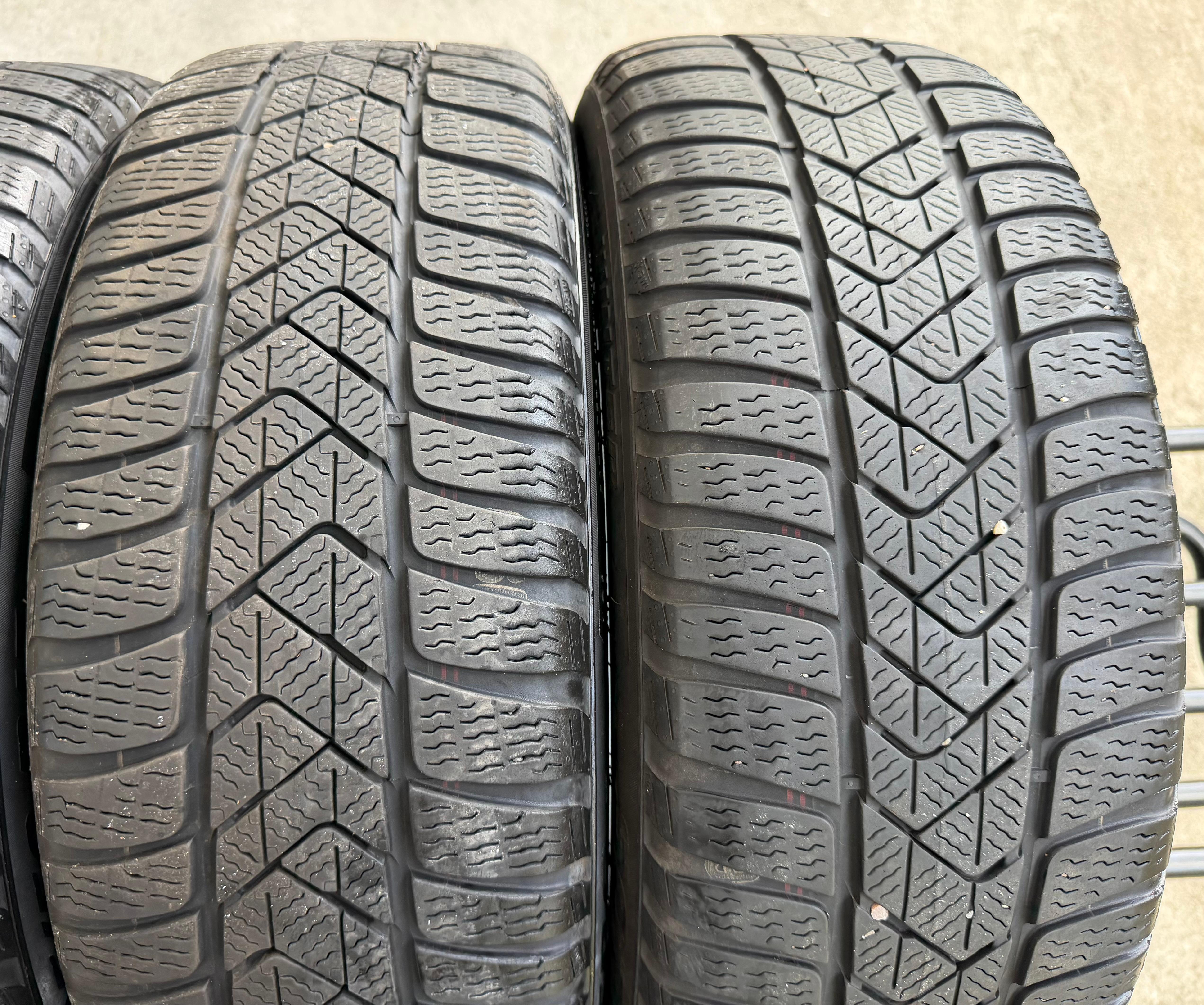 4 Original 17" Alu Winterräder Audi A3 S3 8Y 8Y0601025L 205/50R17 93H Pirelli
