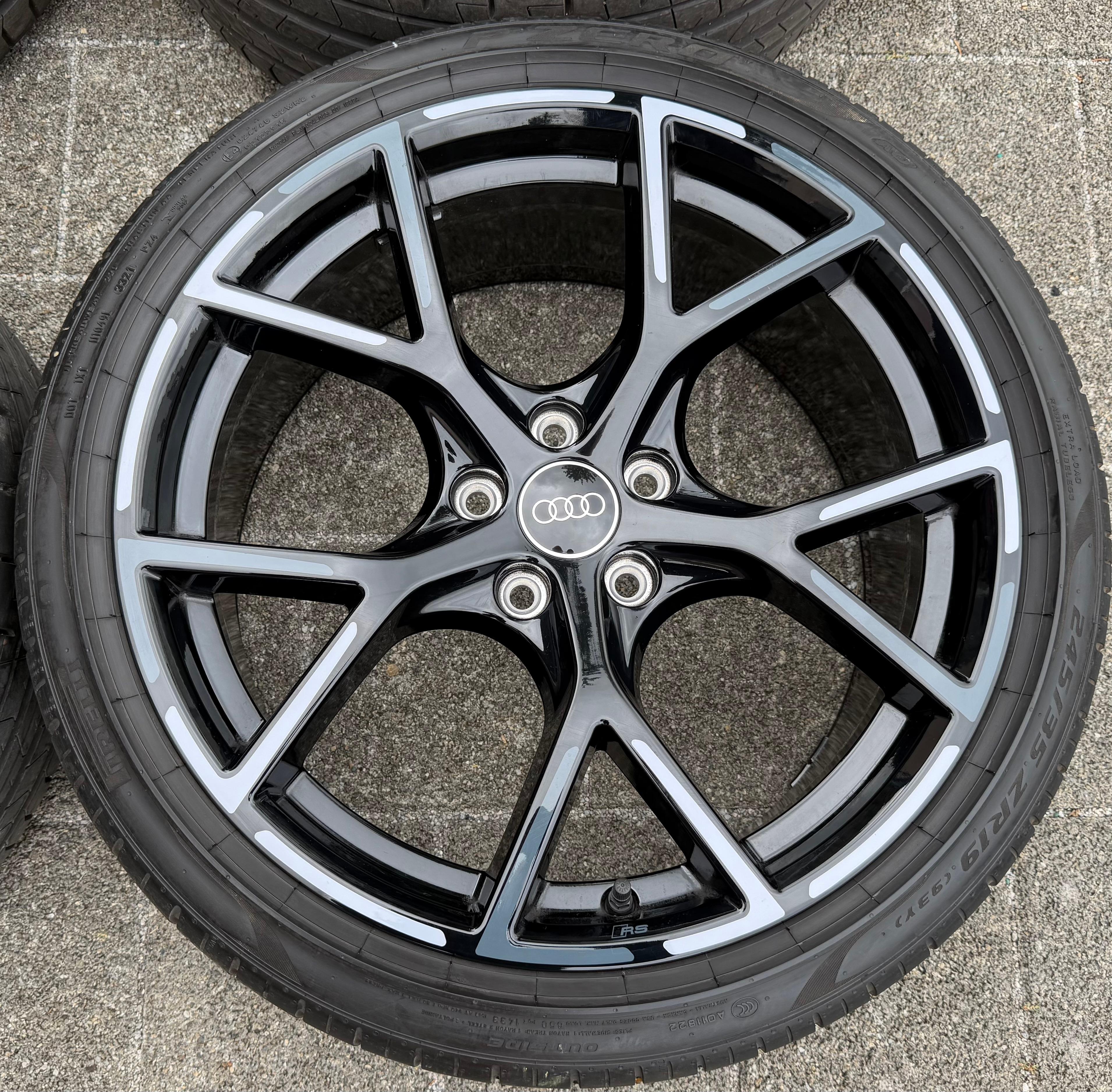 4 Original 19" Alu Sommerräder Audi RS3 8Y 8Y0601025BQ 8Y0601025BP PIRELLI