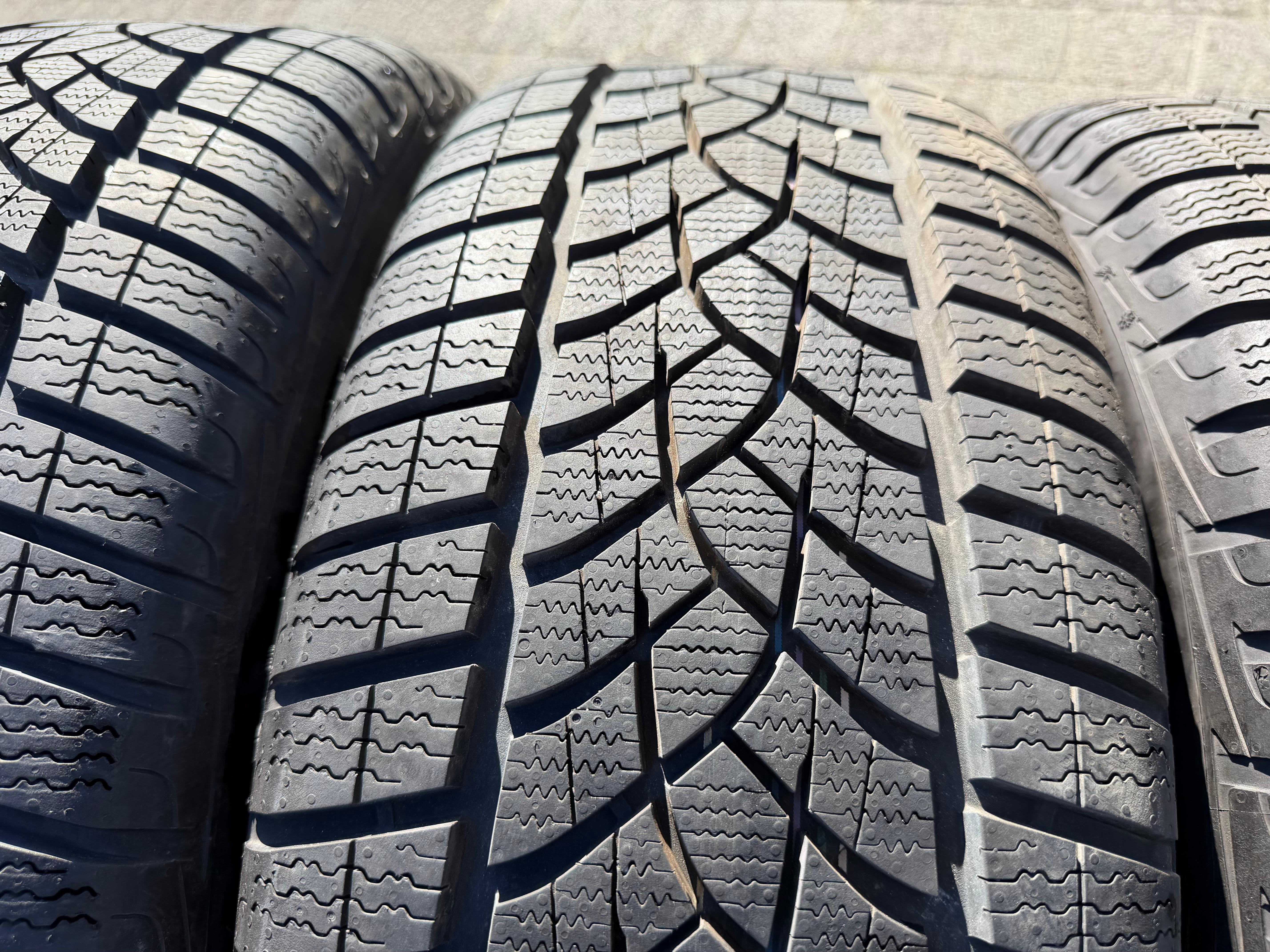 4 Original 18" Alu Winterräder Audi Q3 F3 83A 83A601025J 235/55R18 104H Goodyear