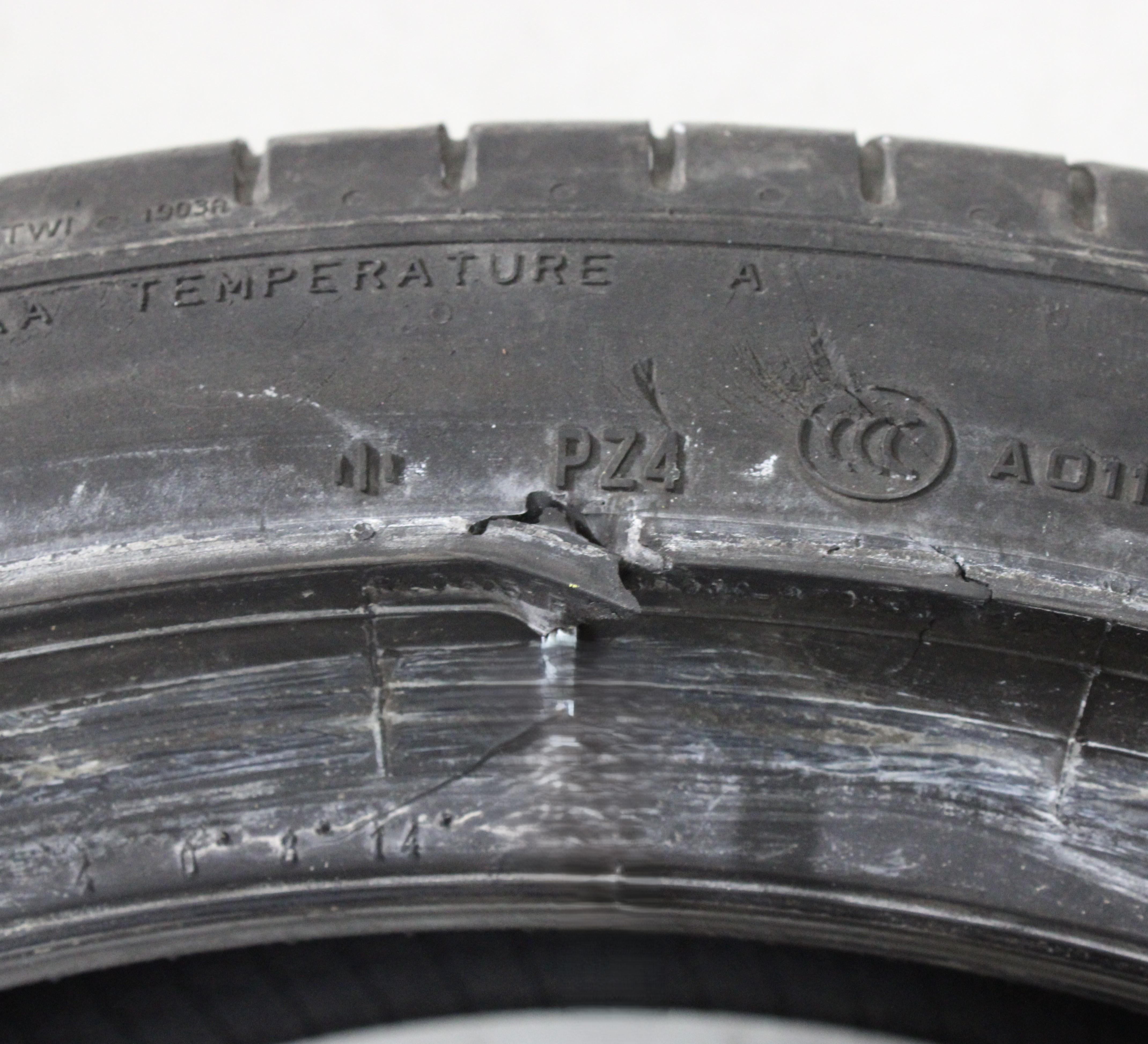 2 x 245/40R19 98Y zomerbanden Pirelli Pzero PZ4 * 4,5-5mm 2020