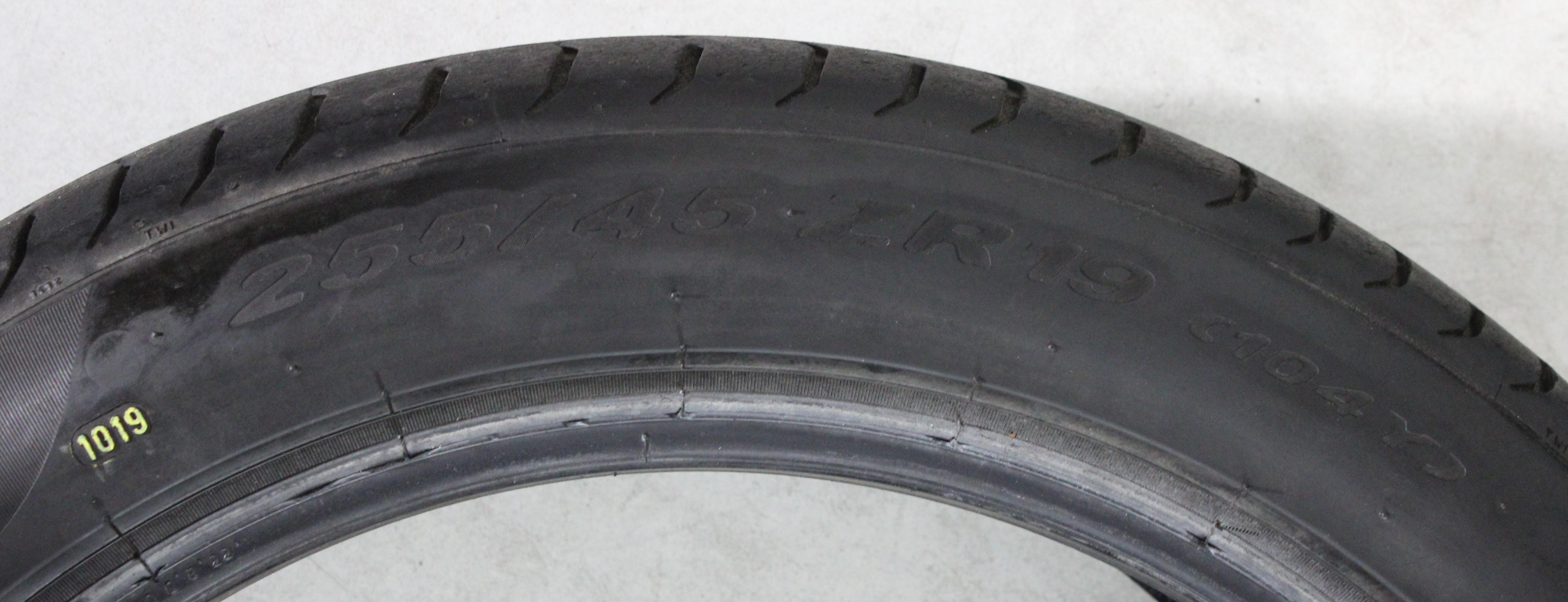 1 pneumatico estivo 255/45R19 104Y Pirelli Pzero MO, 7 mm, 2019
