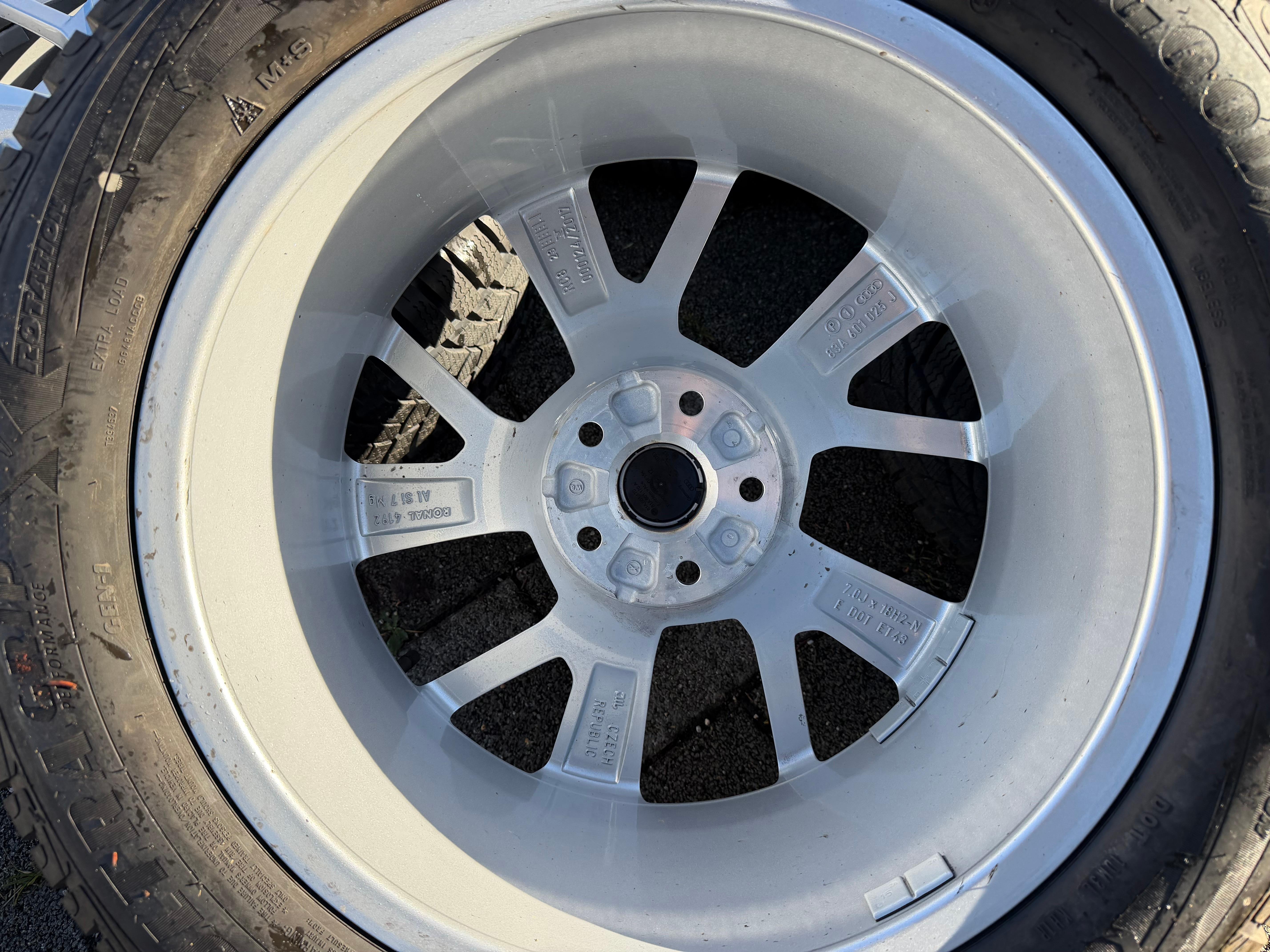 4 Original 18" Alu Winterräder Audi Q3 F3 83A 83A601025J 235/55R18 104H Goodyear