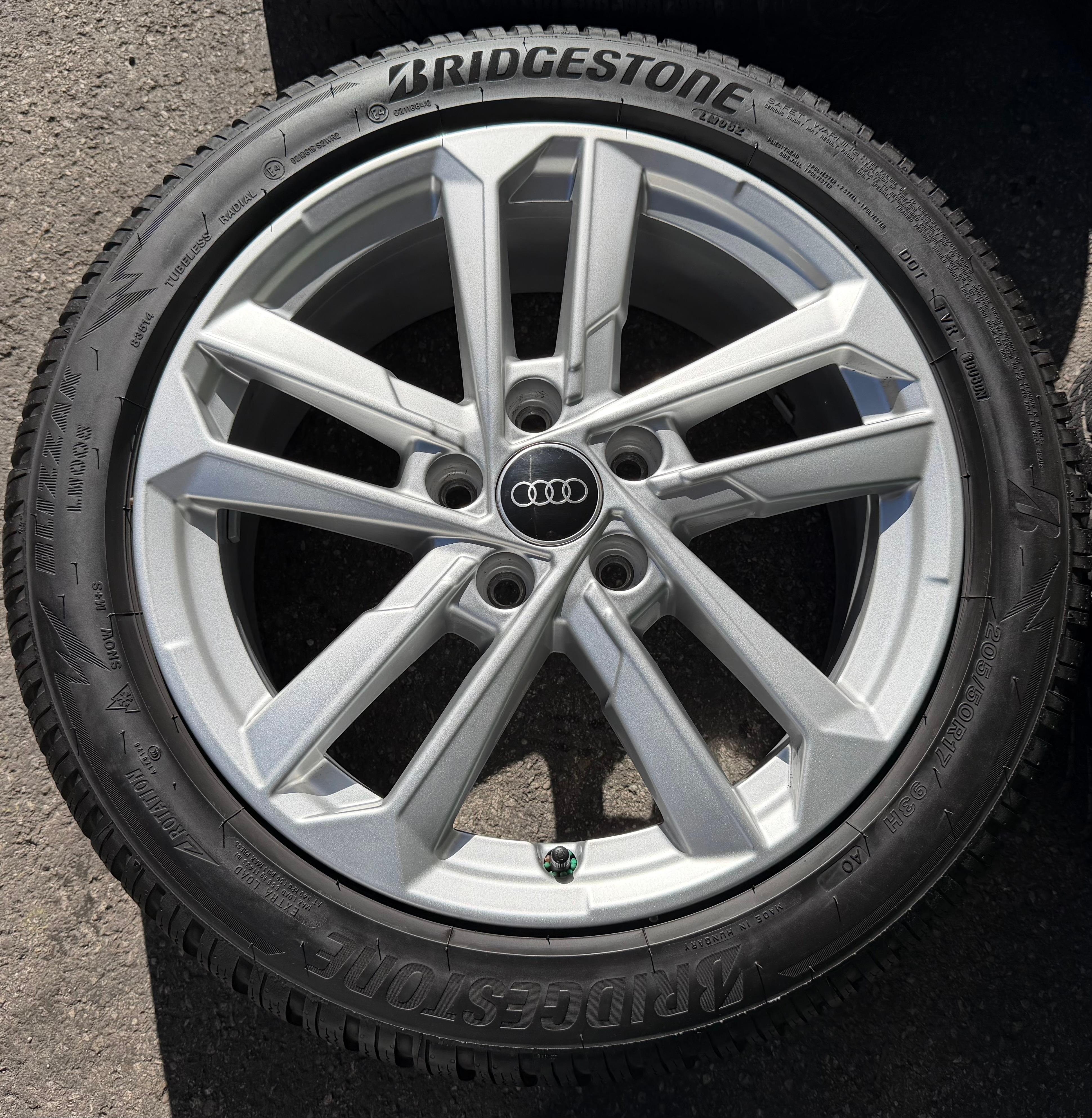 4 ruedas de invierno de aleación originales de 17" para Audi A3 S3 8Y 8Y0601025L 205/50R17 93H Bridgestone 2022