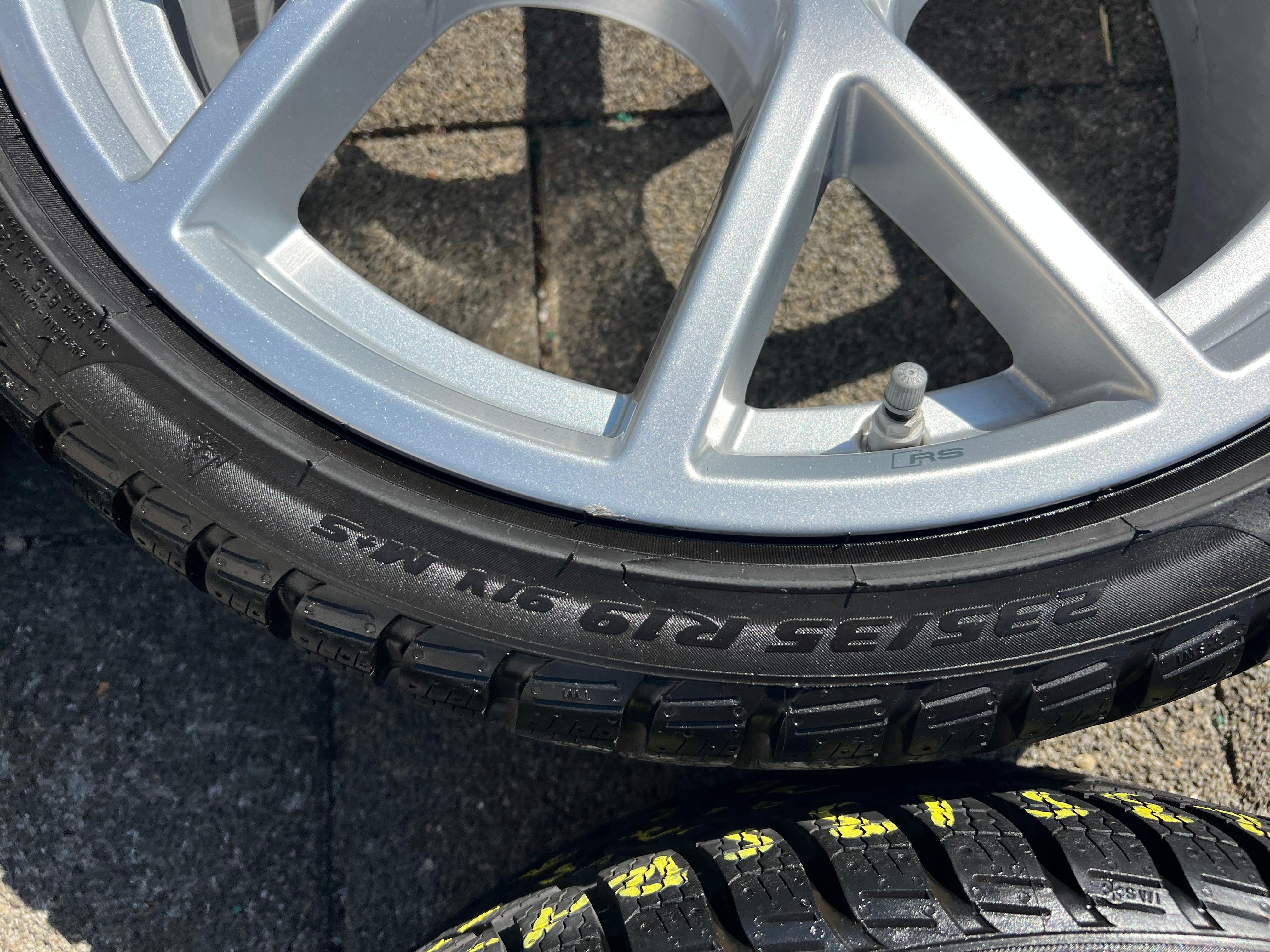4 RUOTE IN LEGA ORIGINALI DA 19" PER INVERNO AUDI RS3 8Y 8Y0601025BT 235/35R19 91V PIRELLI RDKS