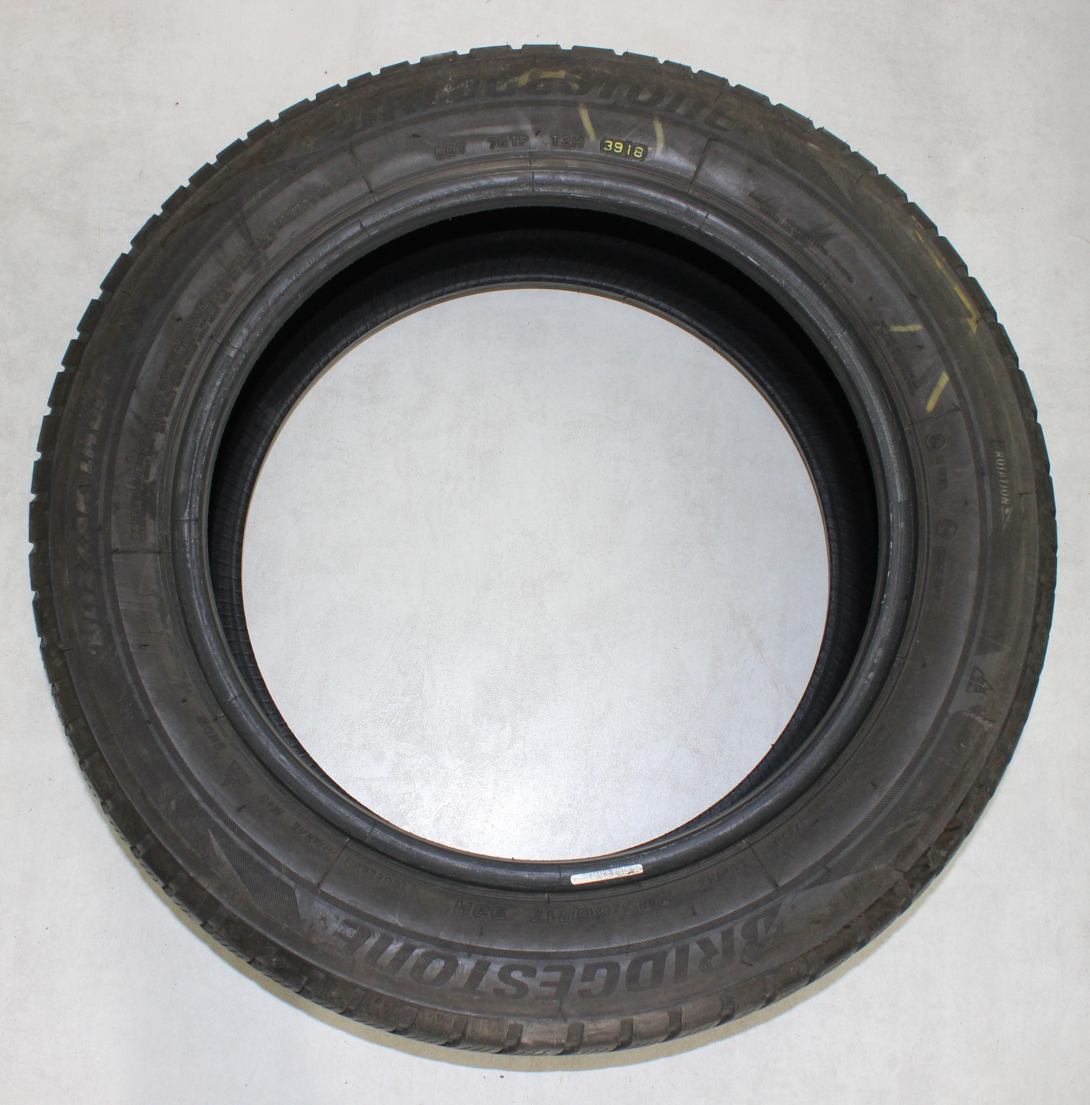 2 x 205/60R17 93H Winterreifen Bridgestone Blizzak LM001 * 1x5-5,5mm/1x6mm 2016/2018