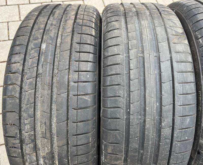 4 x 225/45R19 96Y zomerbanden Pirelli Pzero PZ4 2x 6,5-7mm en 2x 5,5-6mm 2021