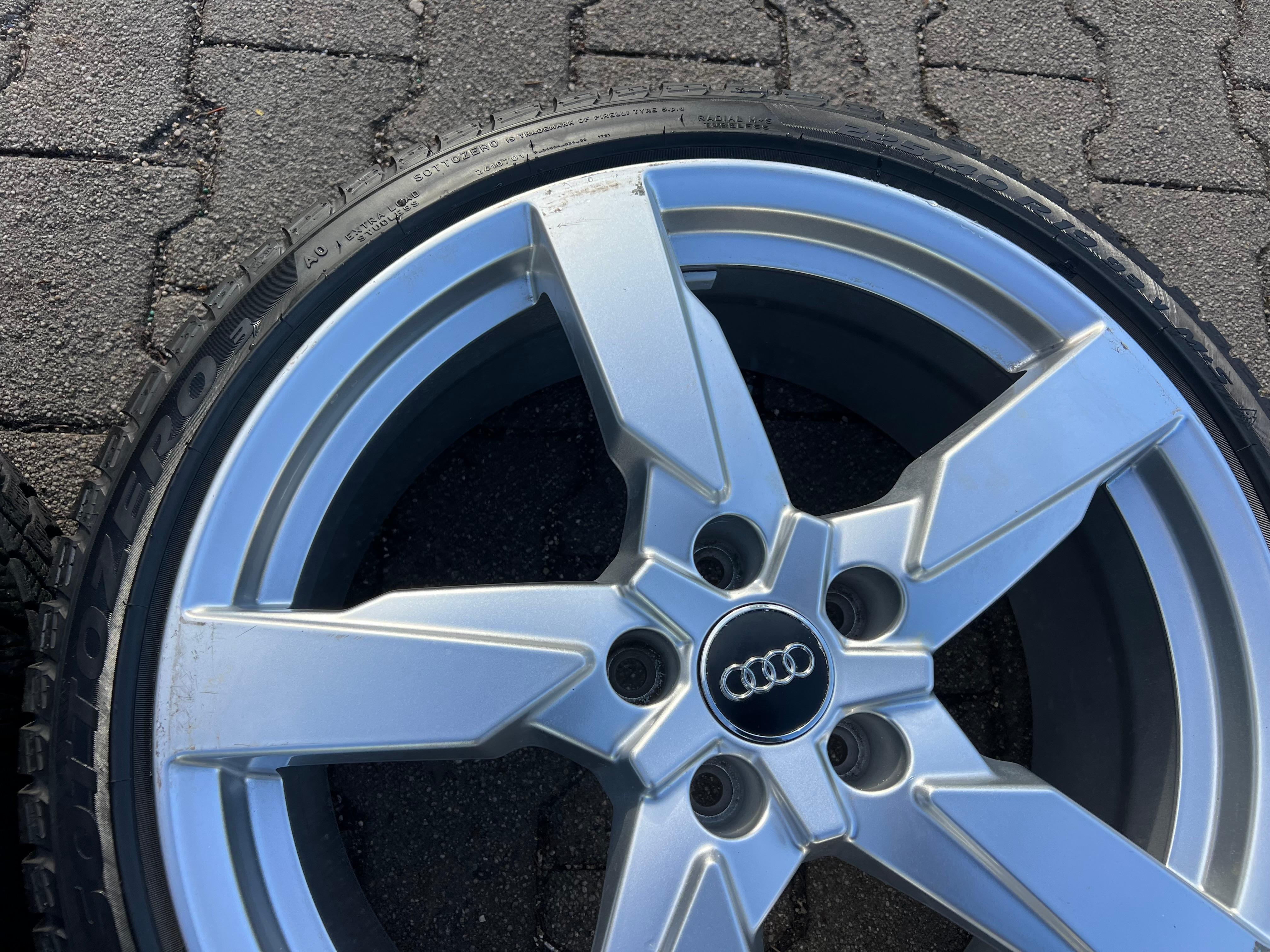 4 ORIGINAL 19" ALU WINTERRÄDER AUDI TT TTS 8S 8S0601025AG 225/40R19 93V PIRELLI