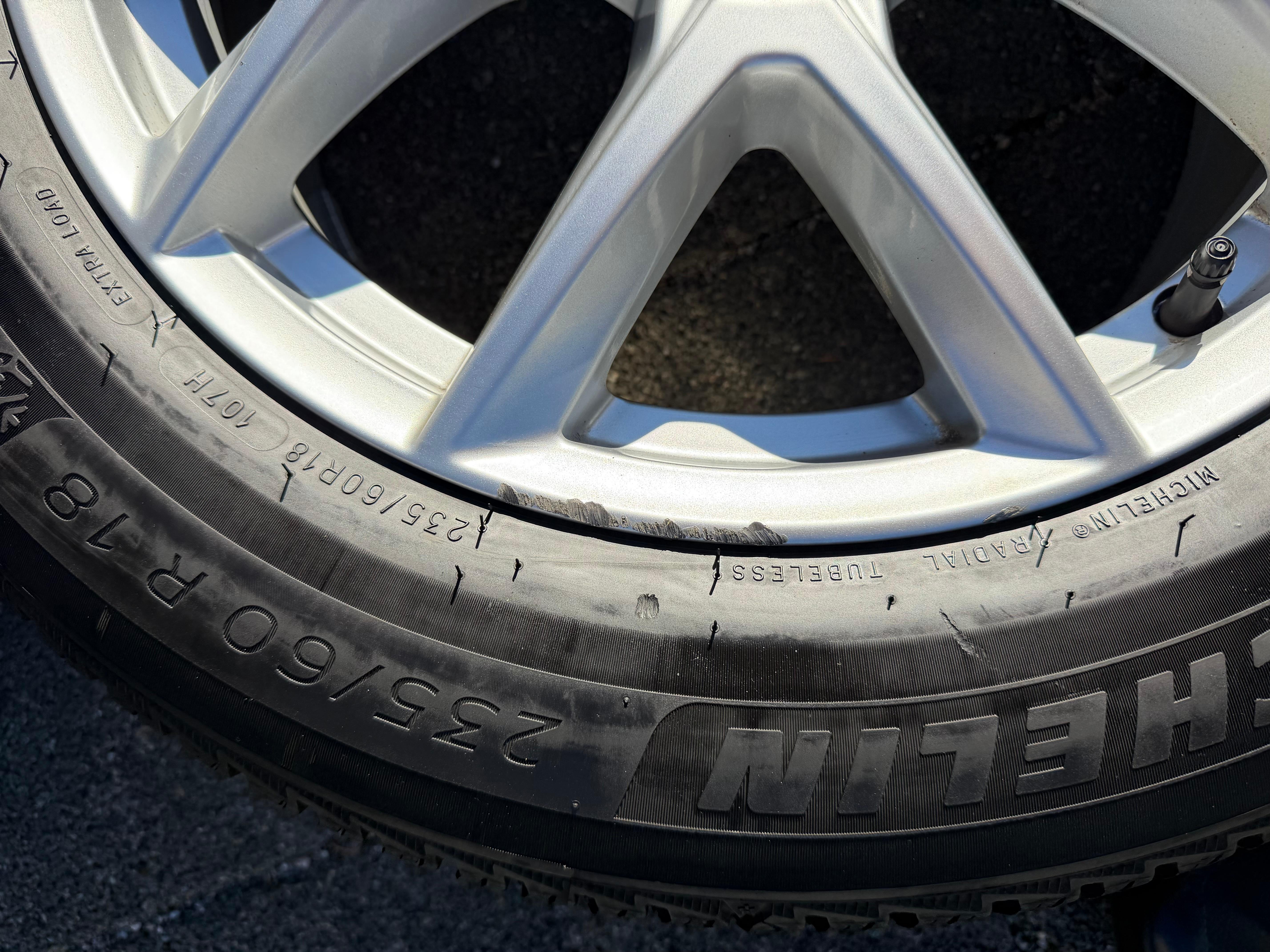 4 ruedas de invierno de aleación originales de 18" Volvo XC60 II 31423851 235/60R18 107H Michelin 2025