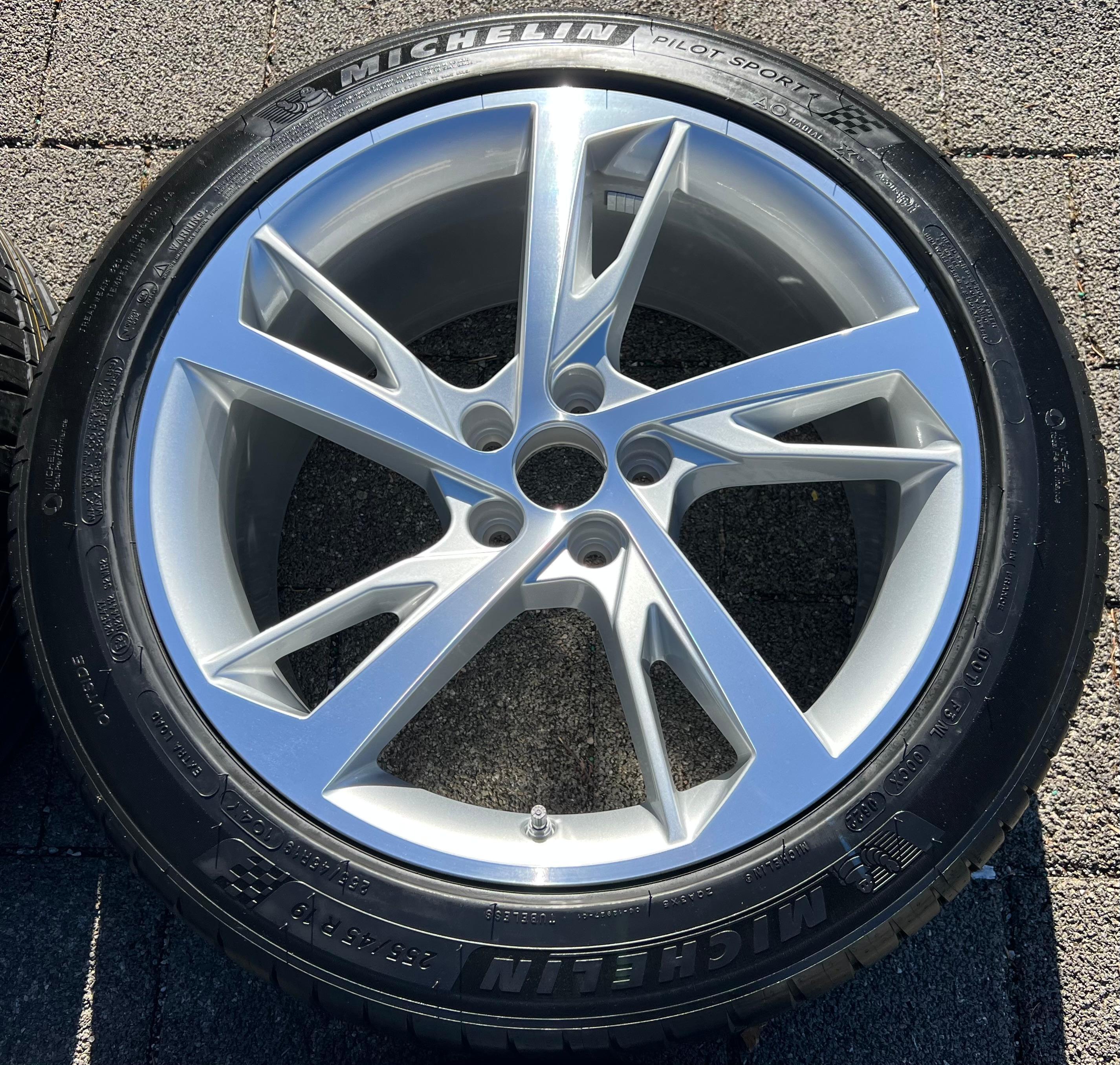 4 RUEDAS DE VERANO ORIGINALES DE ALUMINIO DE 19" AUDI A8 4N 255/45R19 104Y 4N0601025AJ 2022 NUEVAS